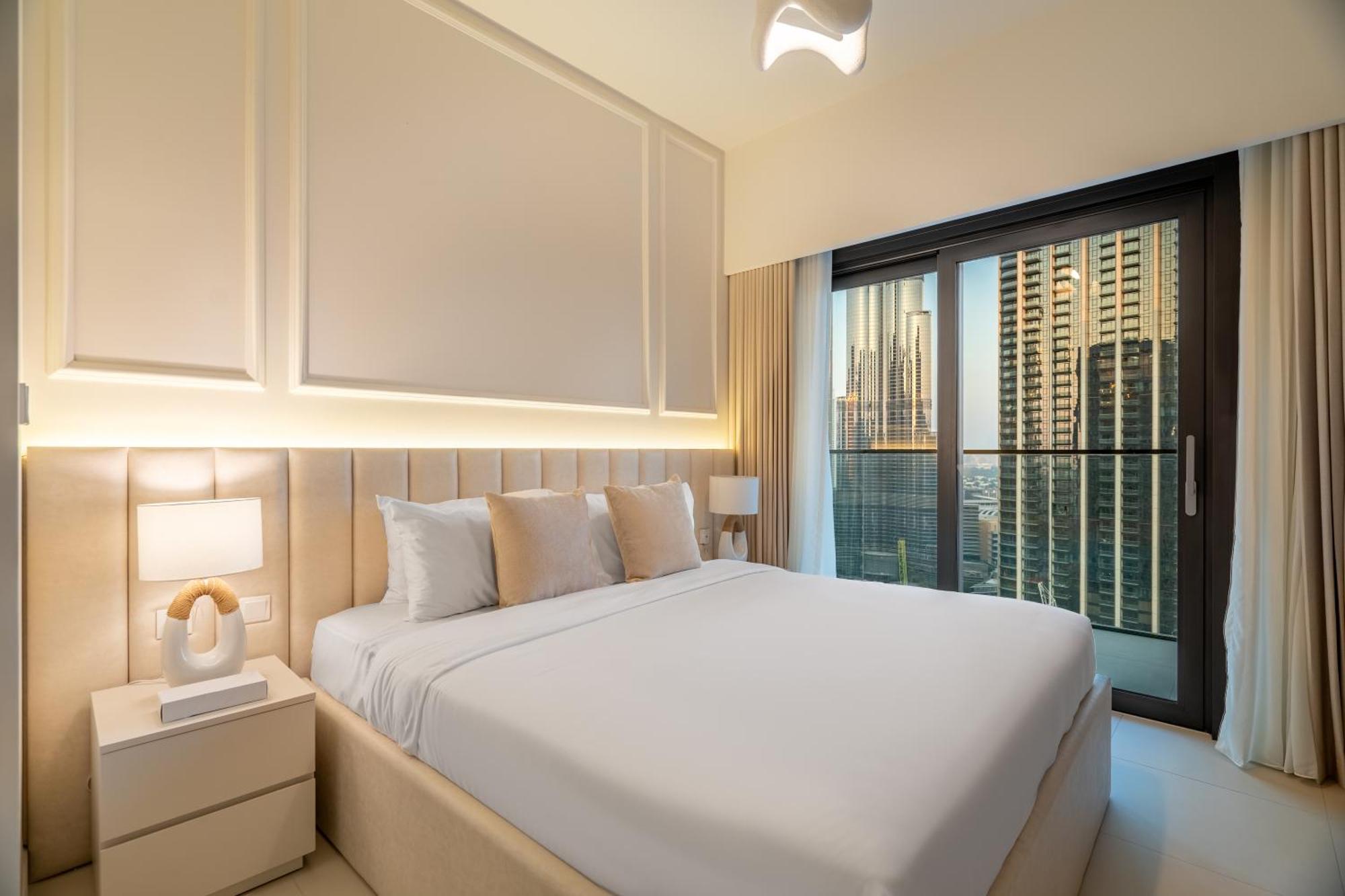 Burj Khalifa View Luxury Steps From Mall
