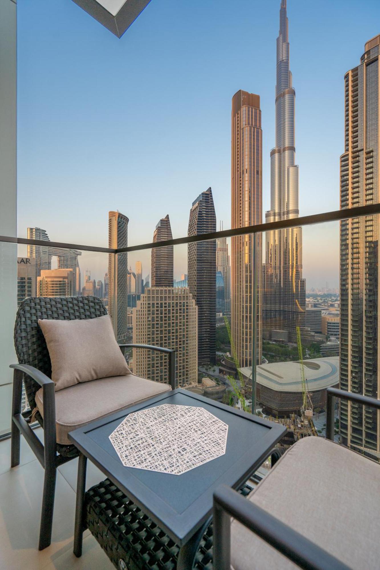 Burj Khalifa View Luxury Steps From Mall Apartment *