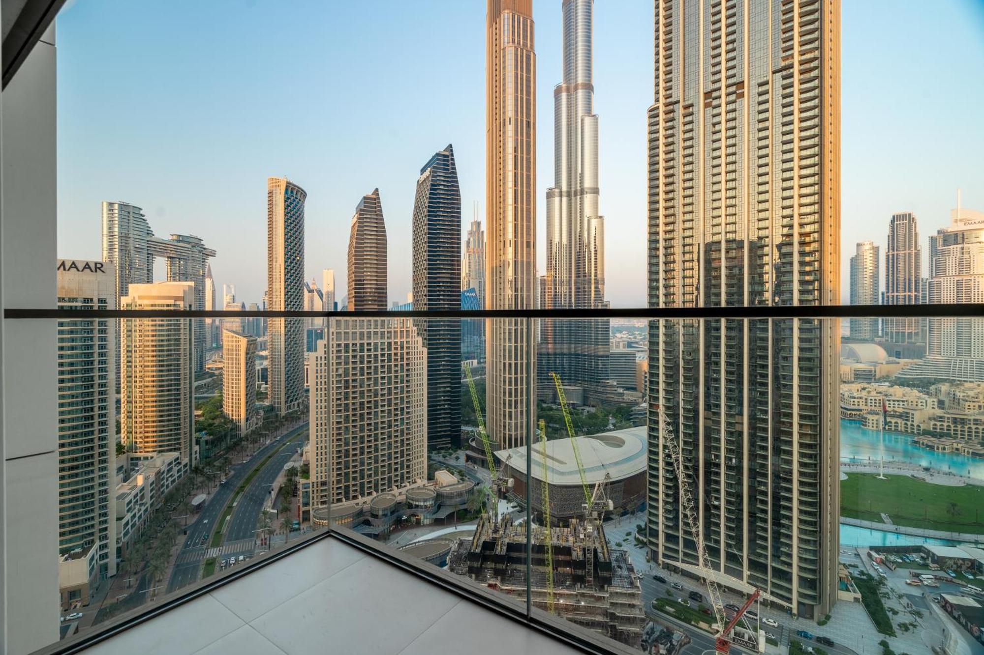 Burj Khalifa View Luxury Steps From Mall *