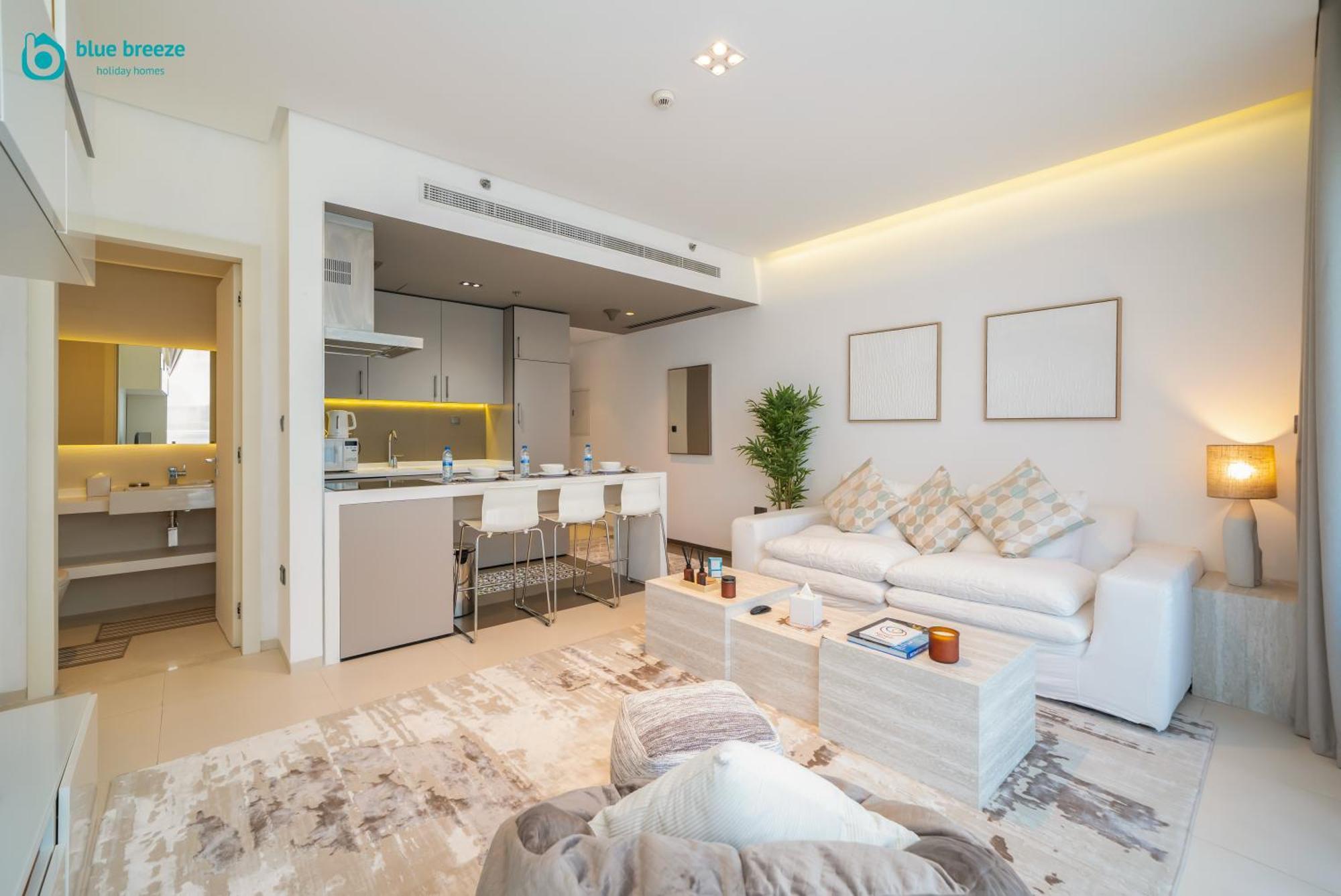 Blue Breeze - Modern With Partial Marina Views & Balcony Apartment *