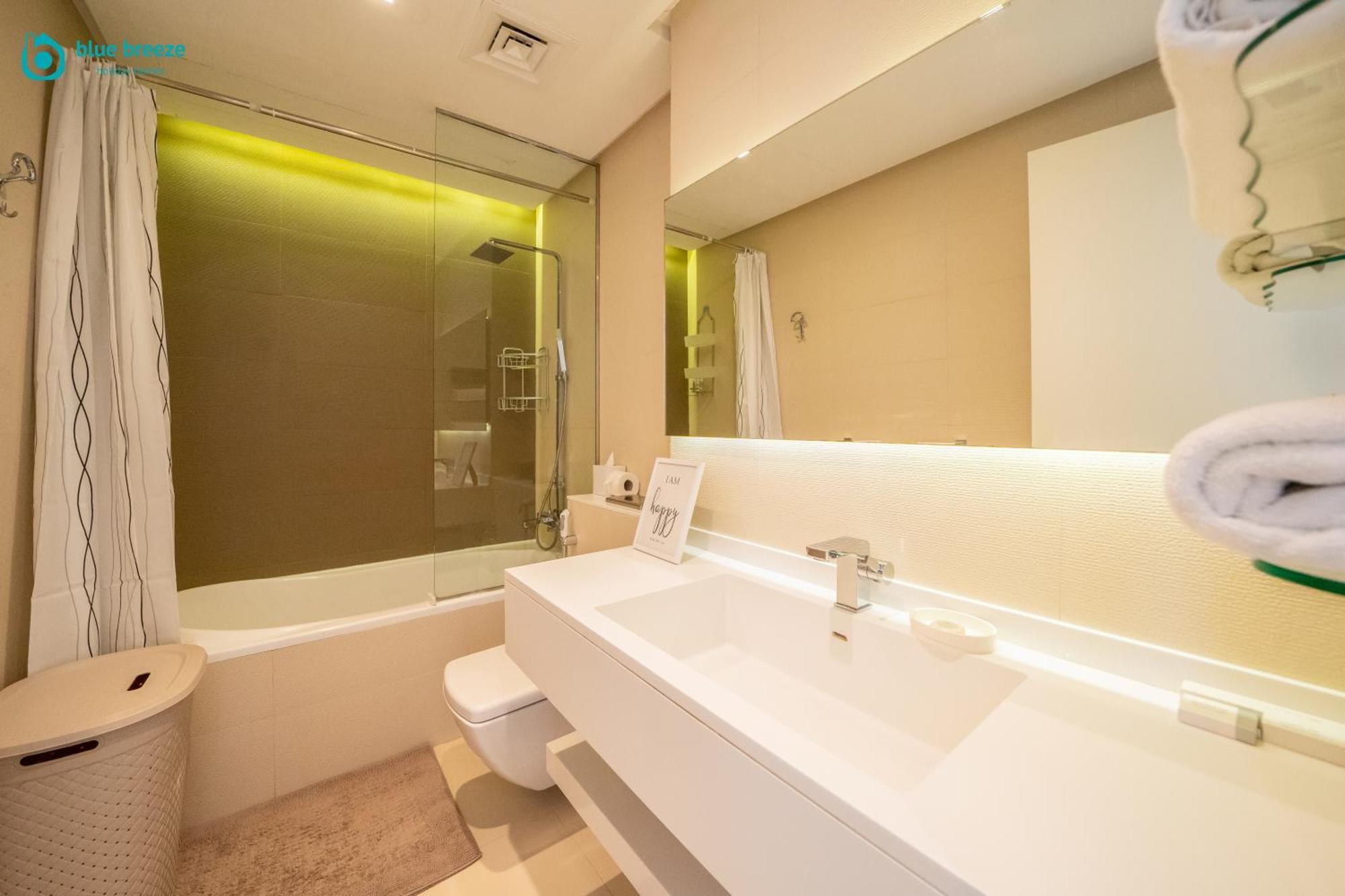 Blue Breeze - Modern With Partial Marina Views & Balcony * Dubai