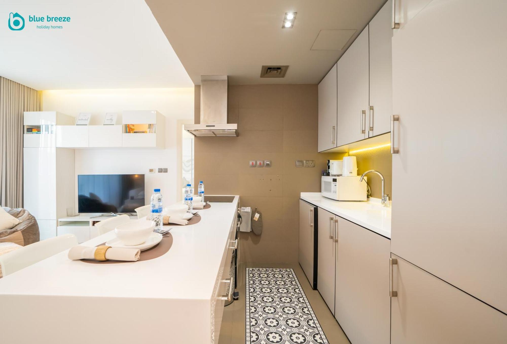 Apartment Blue Breeze - Modern With Partial Marina Views & Balcony *