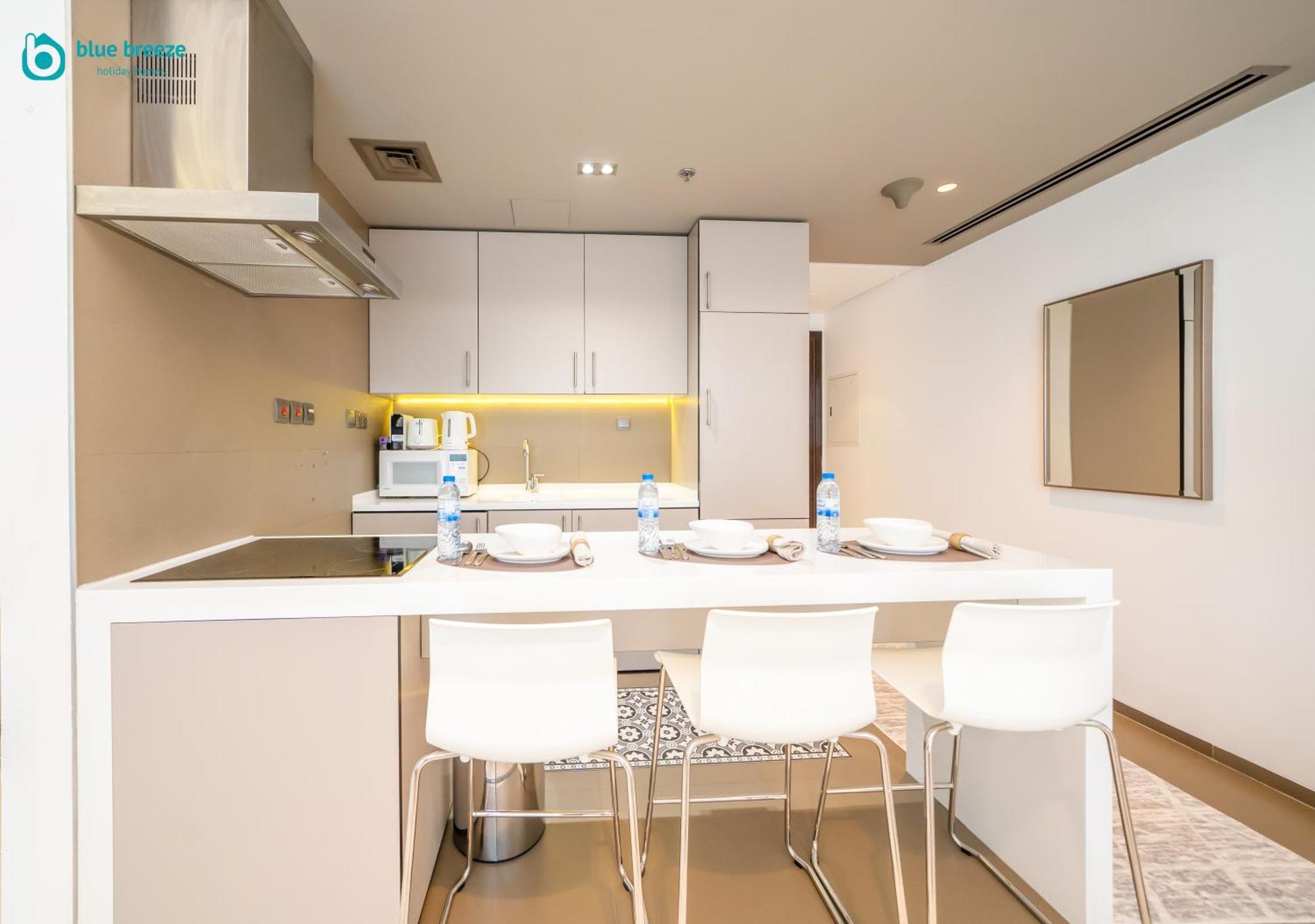 Apartment Blue Breeze - Modern With Partial Marina Views & Balcony