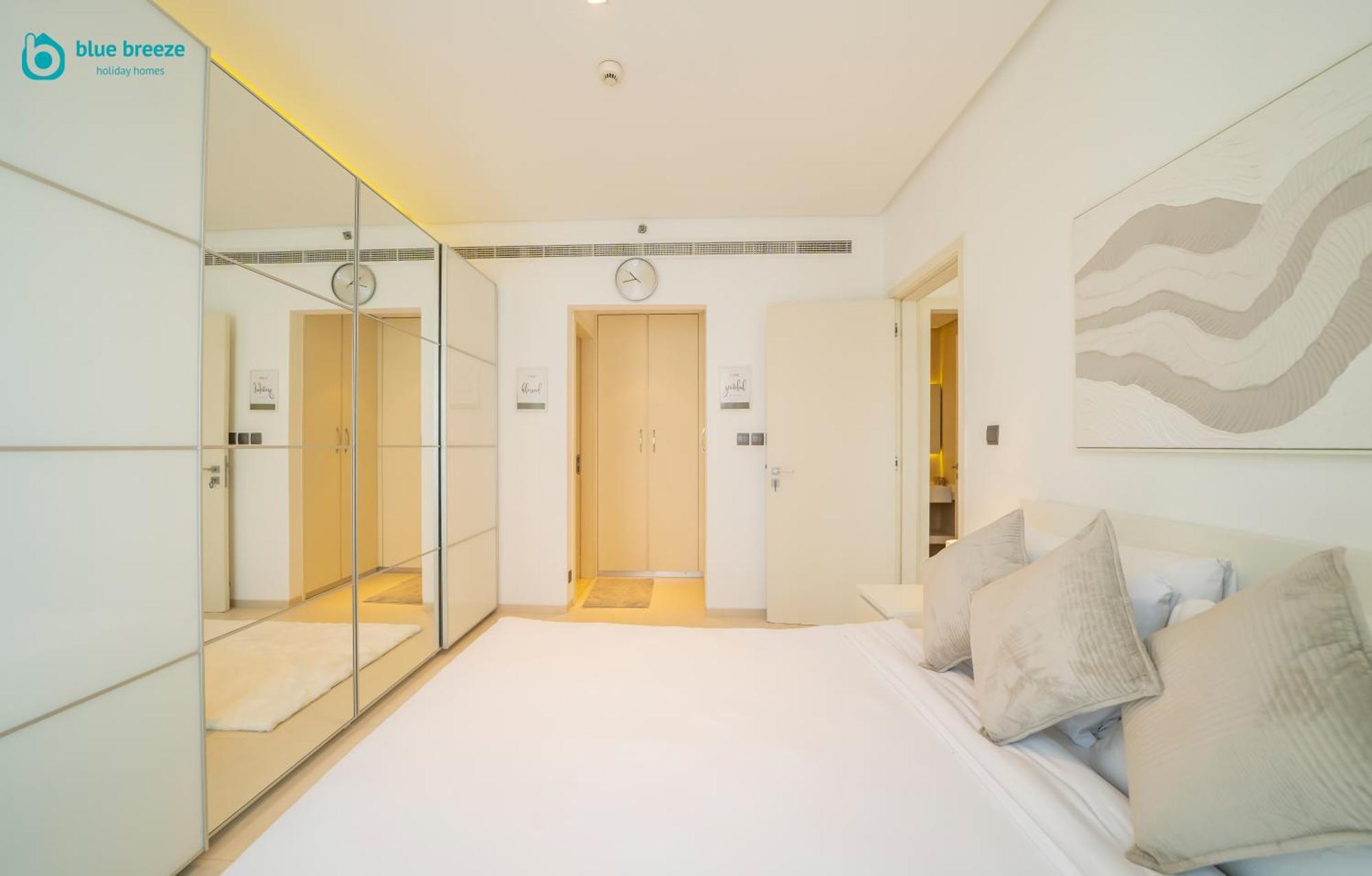 Blue Breeze - Modern With Partial Marina Views & Balcony Apartment Dubai