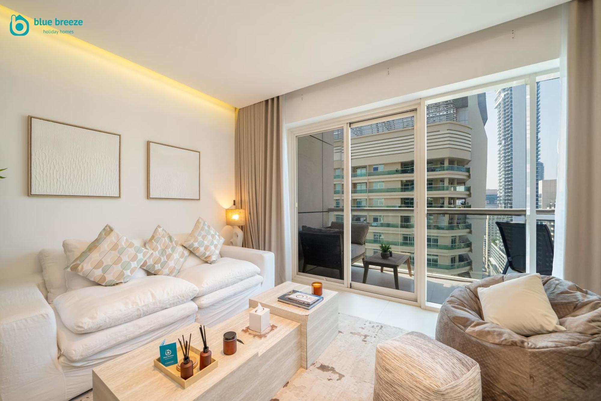 Apartment Blue Breeze - Modern With Partial Marina Views & Balcony