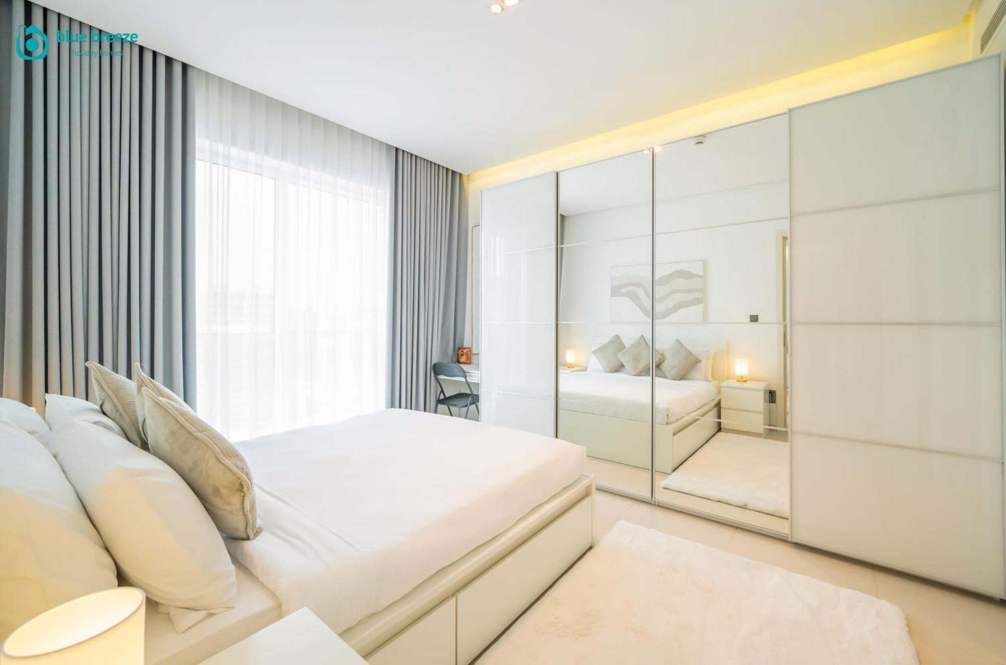 Blue Breeze - Modern With Partial Marina Views & Balcony Apartment