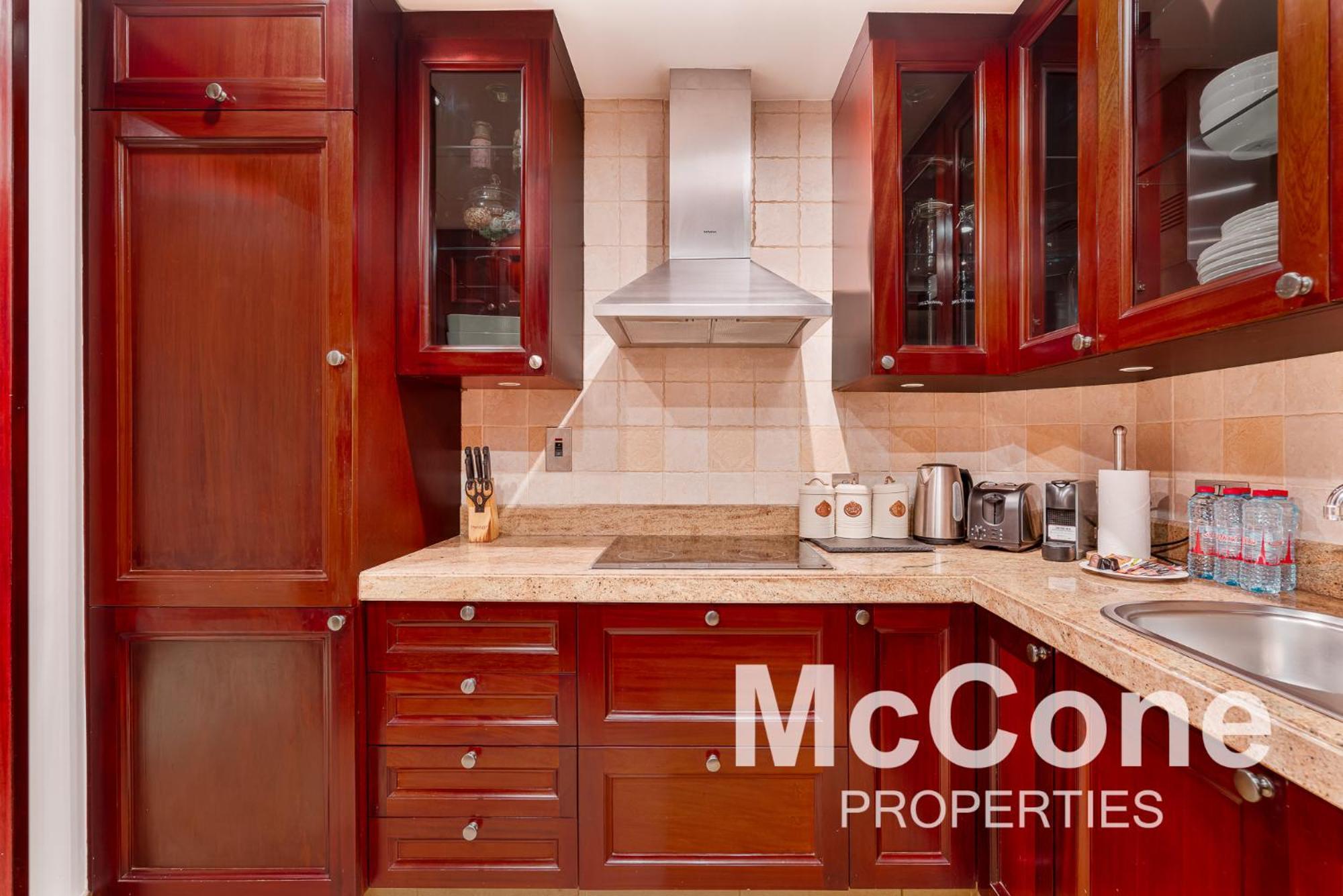 Apartment Downtown 2br With Iconic Burj Khalifa Views *