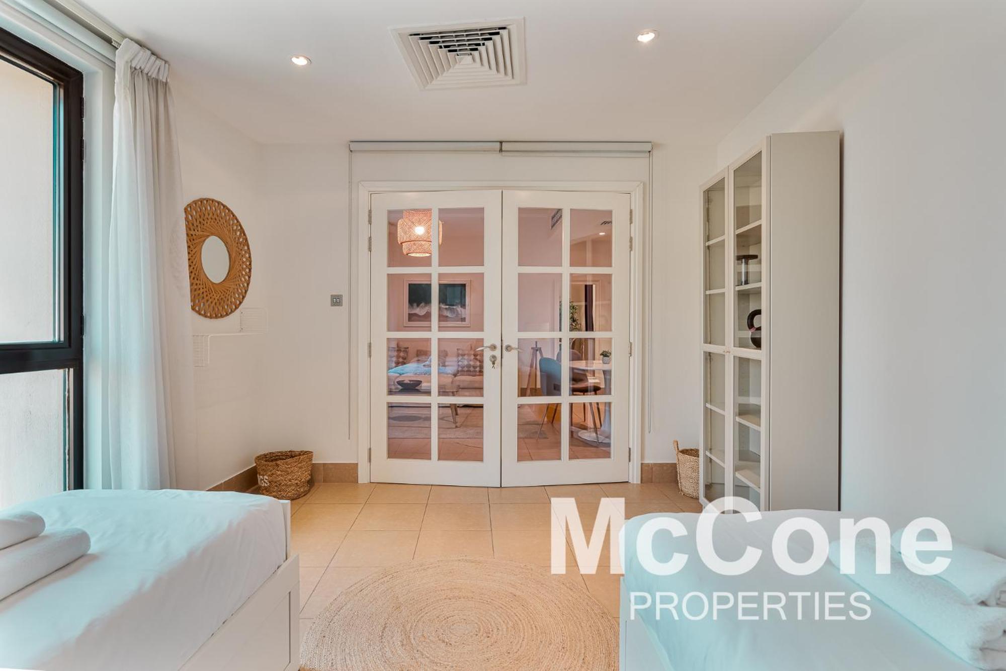 Apartment Downtown 2br With Iconic Burj Khalifa Views *