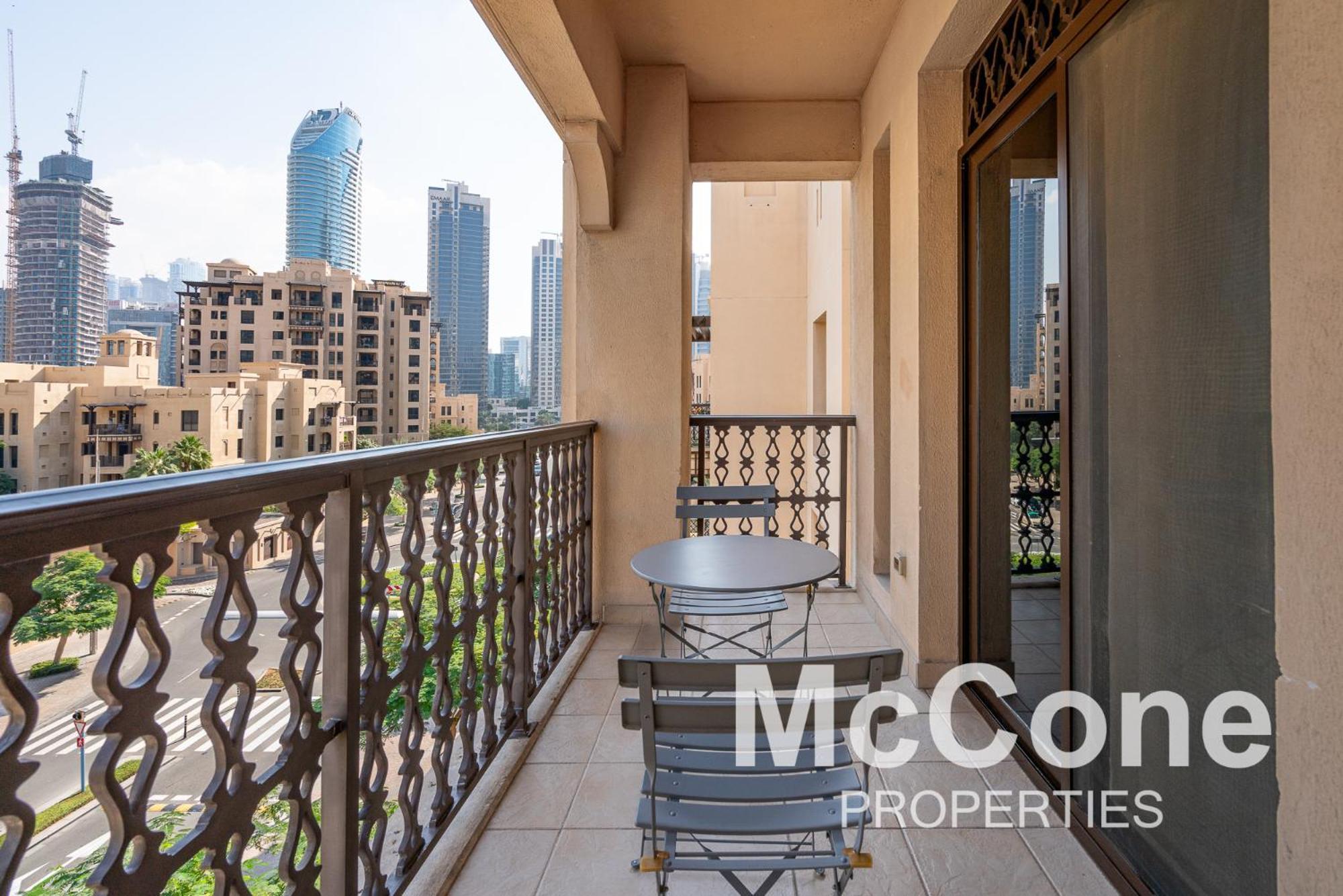 Downtown 2br With Iconic Burj Khalifa Views Apartment