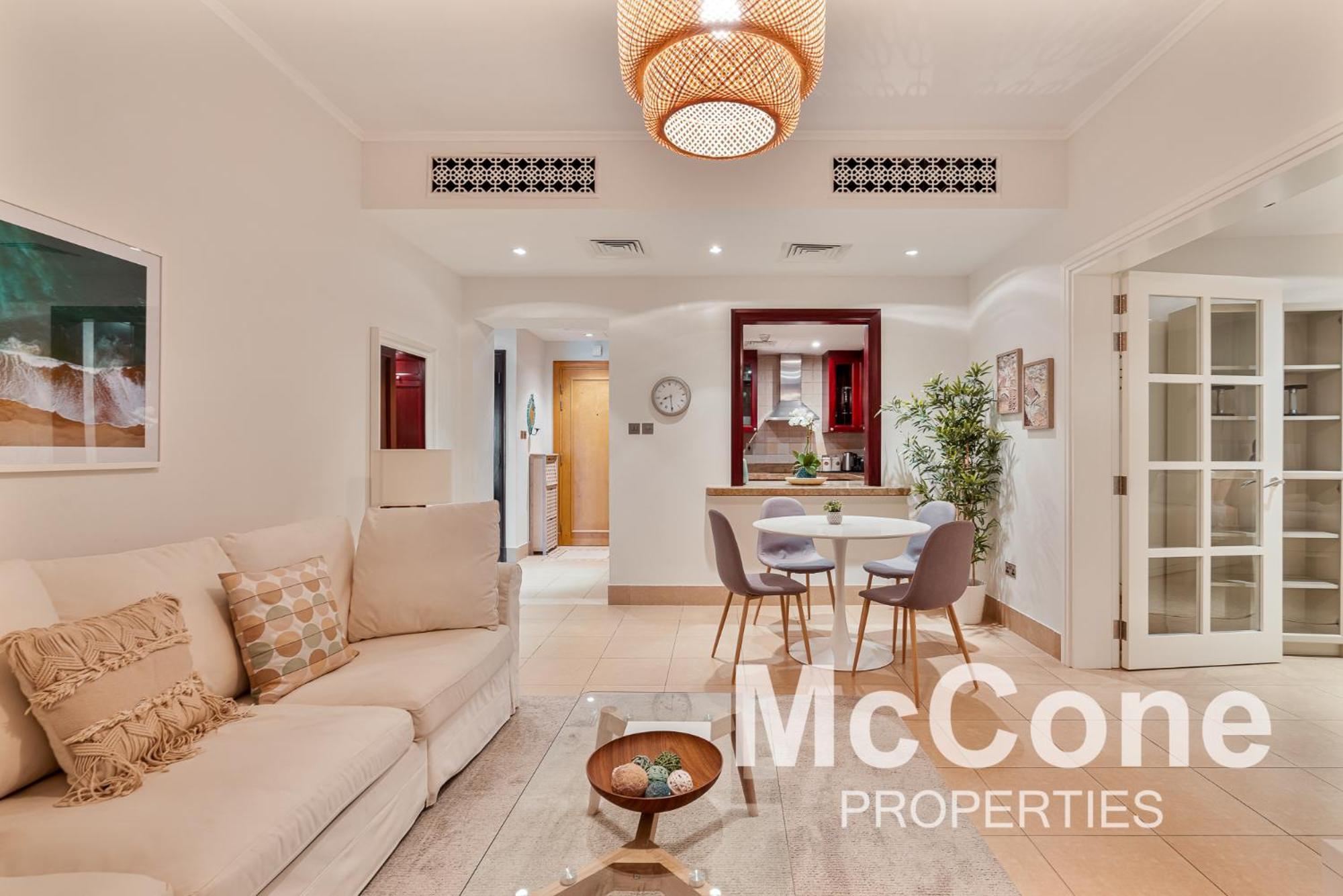 Apartment Downtown 2br With Iconic Burj Khalifa Views *