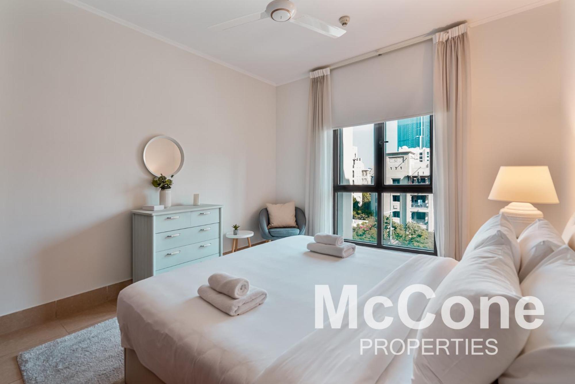 Apartment Downtown 2br With Iconic Burj Khalifa Views *