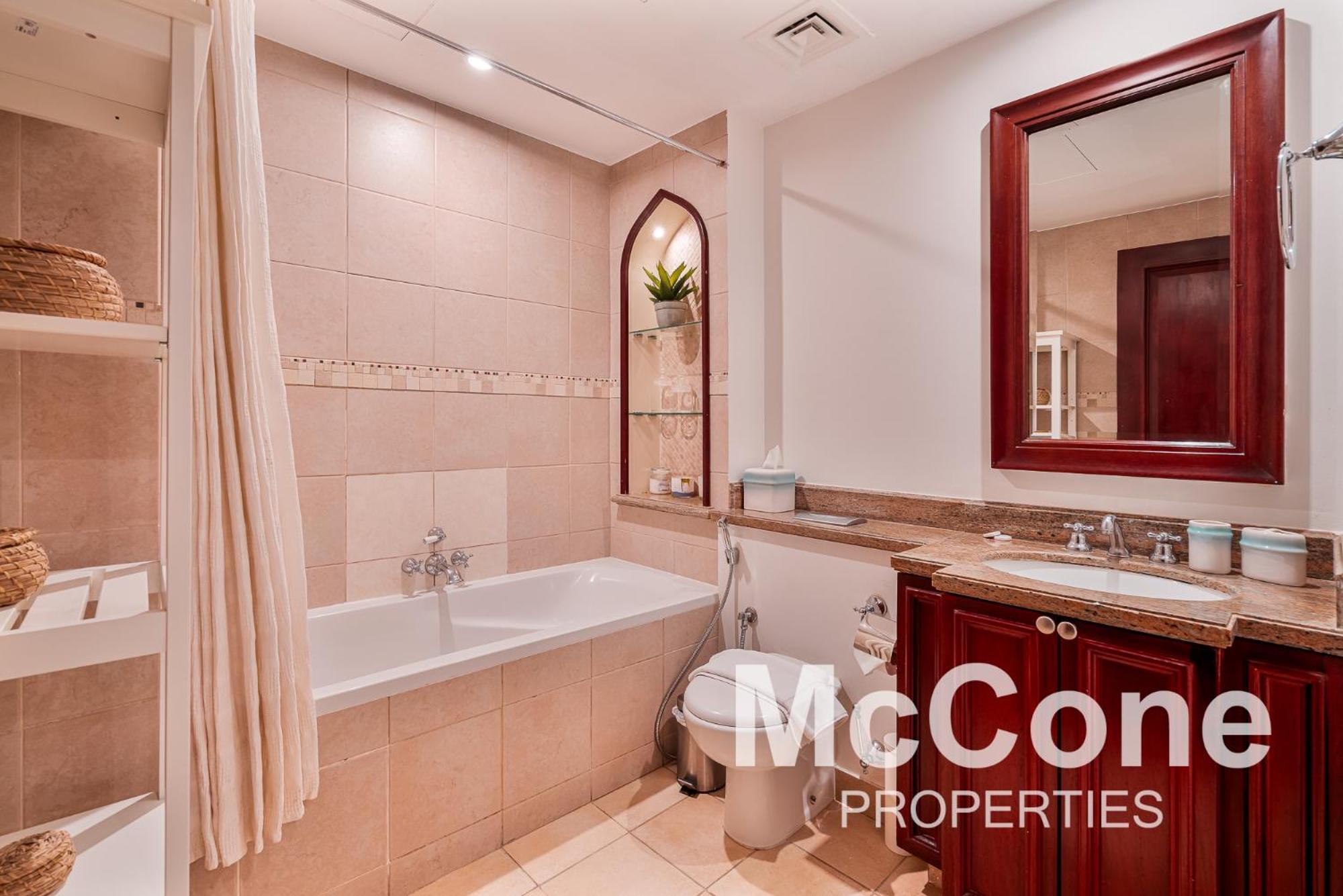 Downtown 2br With Iconic Burj Khalifa Views Apartment *