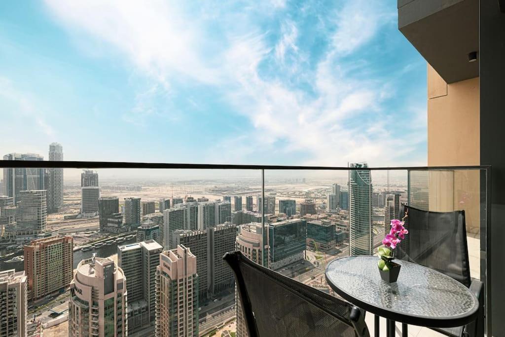 Lux - Super High Floor I 1 Min Mall Apartamento Dubai