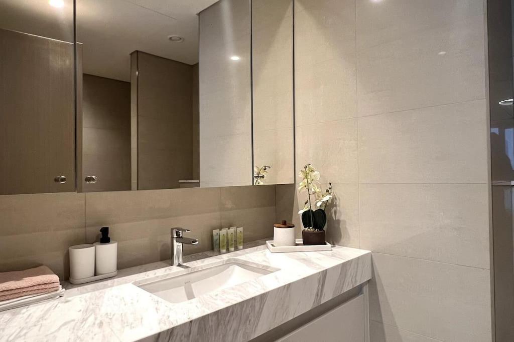 Lux - Super High Floor I 1 Min Mall Apartamento Dubai