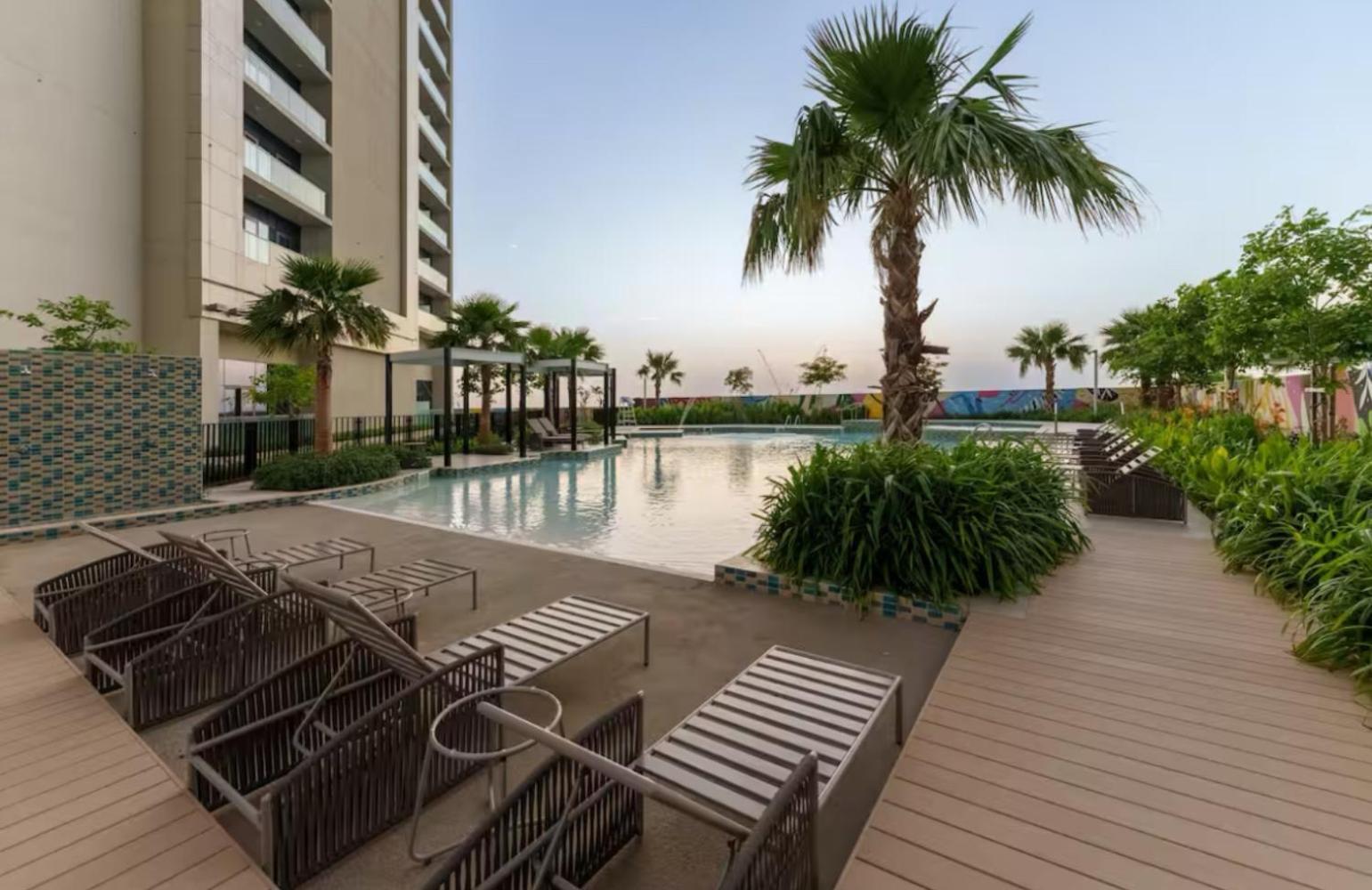 Skyline Elegance - 2br High Floor - 5min Mall
