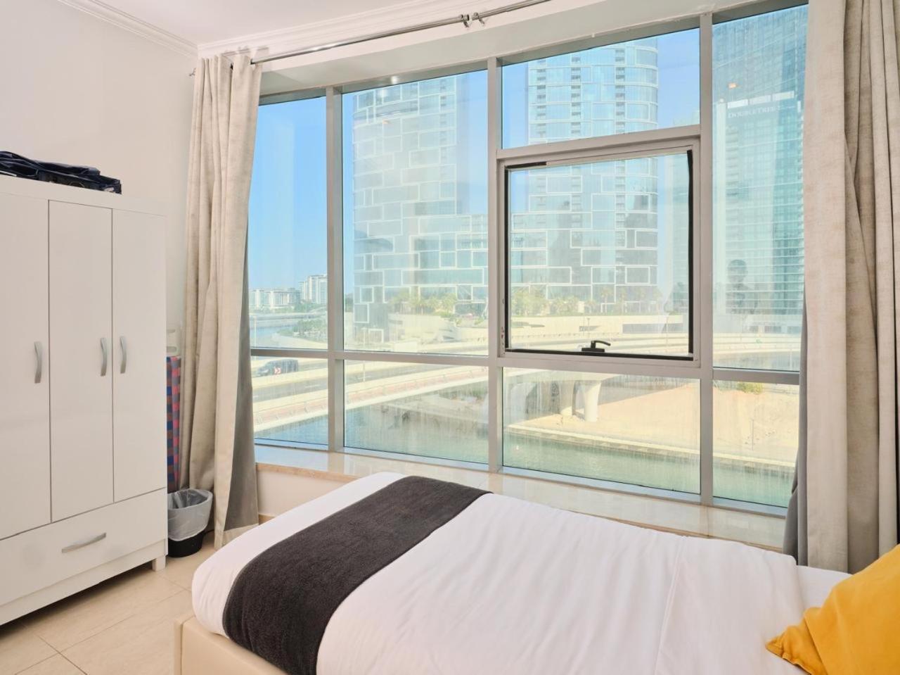 Wonderful Two Bed With Full Marina View
