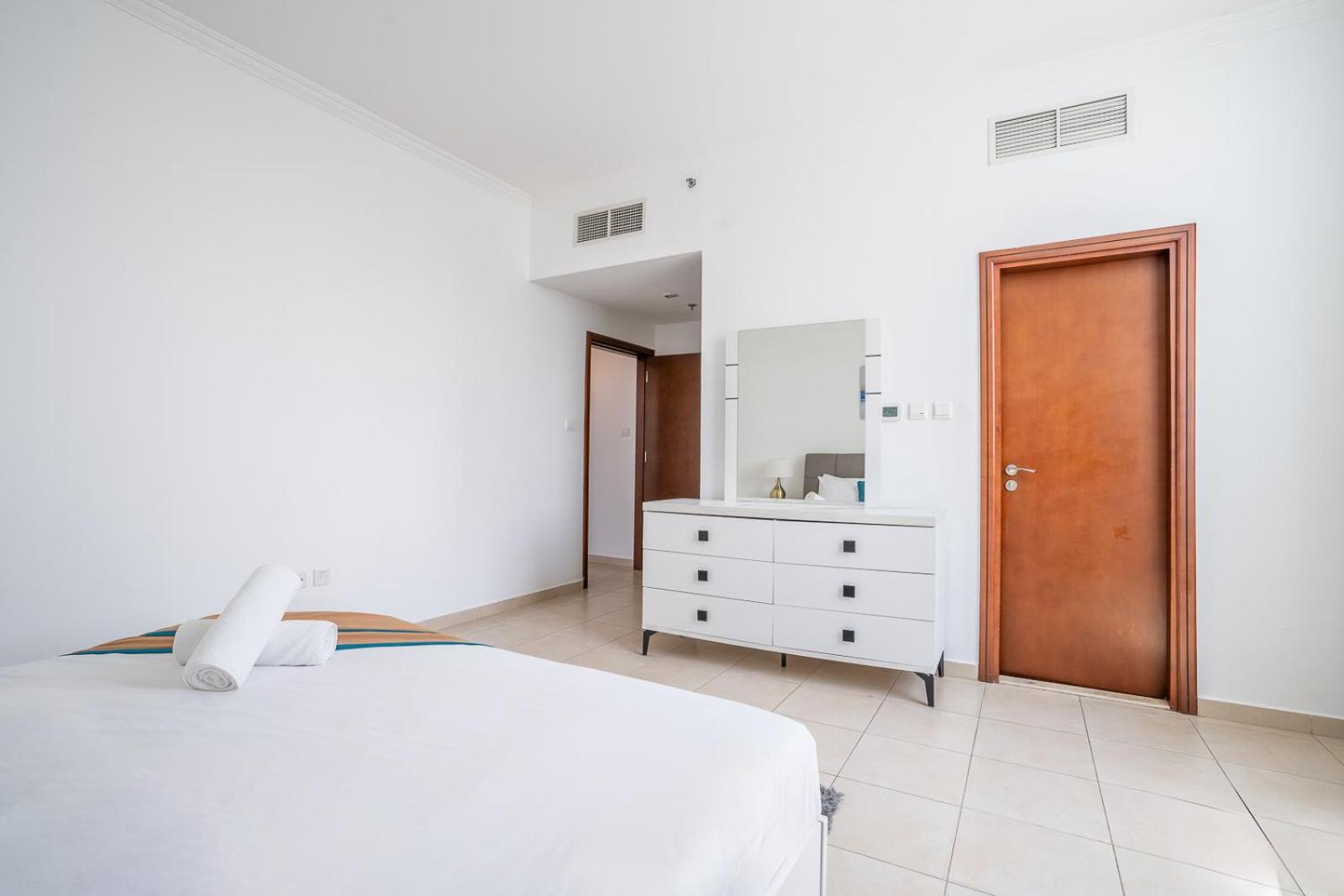 Apartment Rh- Modern Elegance 2br, Prime Location, Walk To Mall Dubai