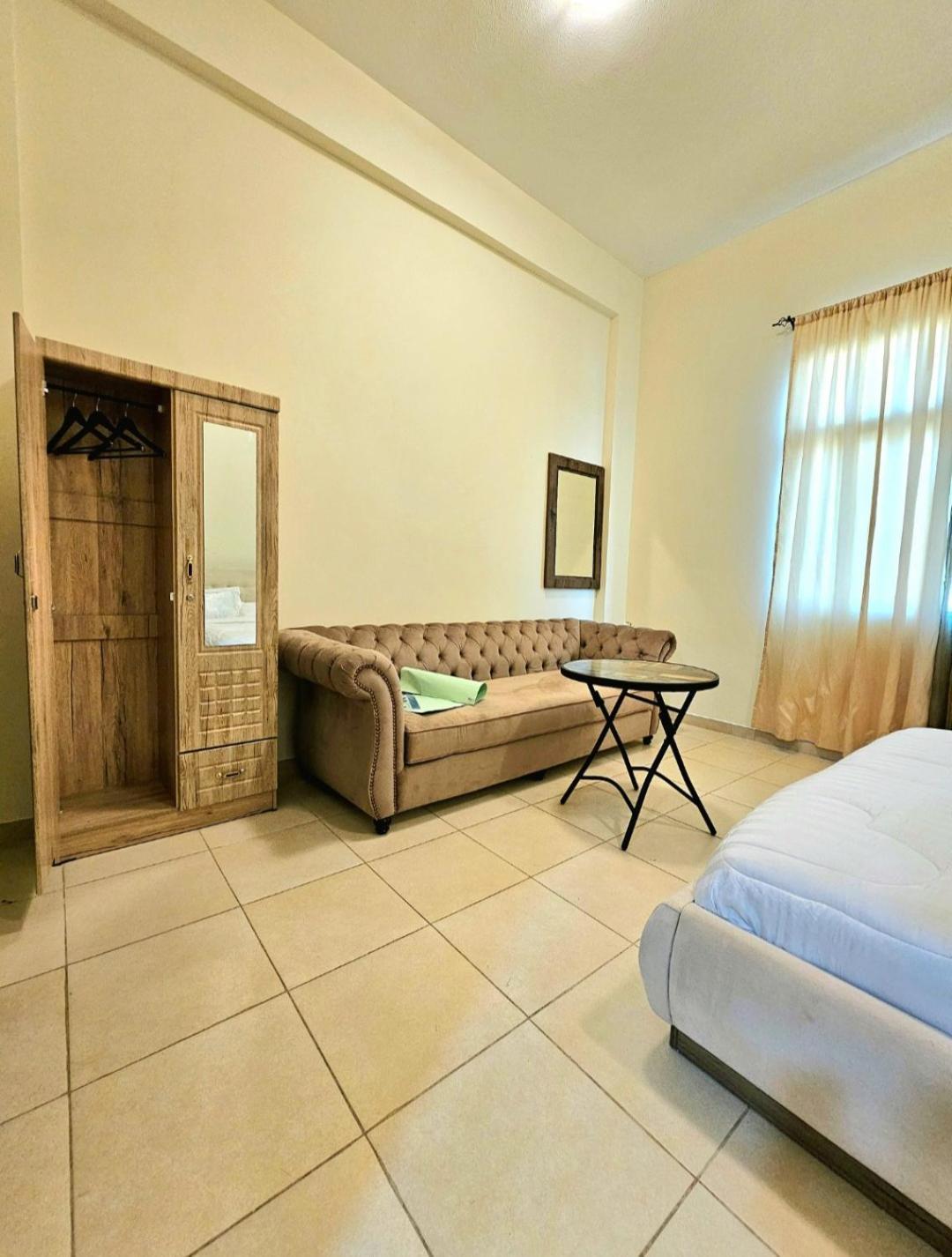 Hospedagem domiciliar Oima Leasing Dubai