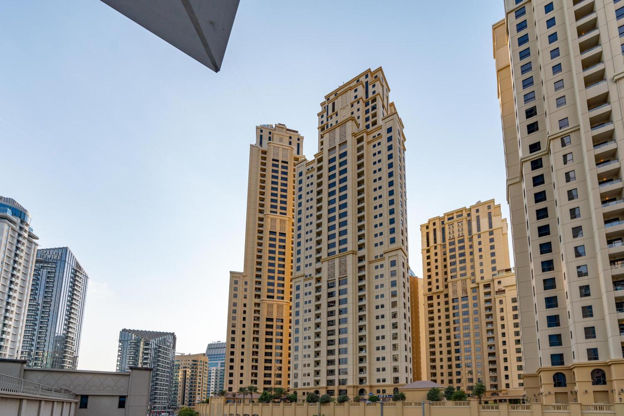 Apartment White Sage Spacious 1br At Marina Promenade