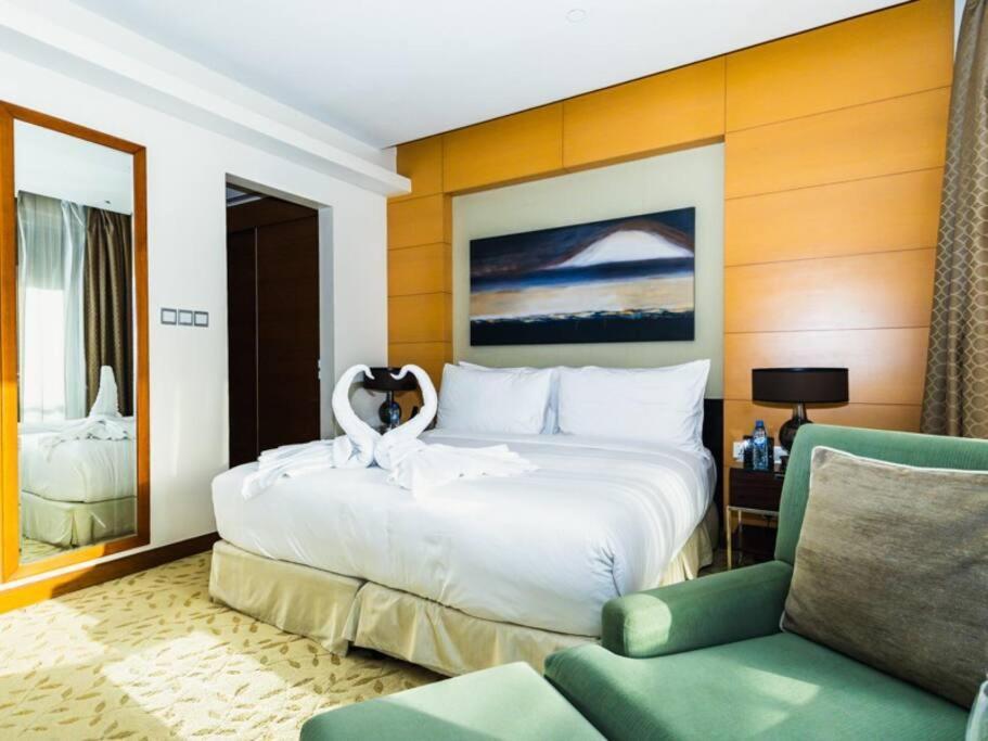 Apartamento Creston Mall Residences