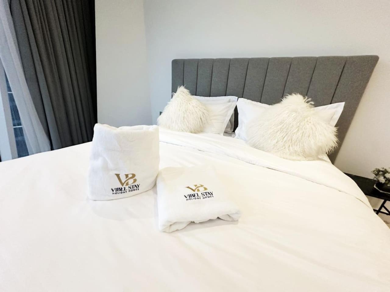 2br Amazing Canal Views At The Pad In Business Bay By Vibel * Dubai
