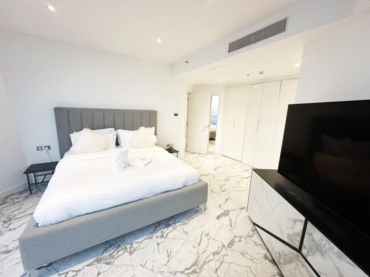 2br Amazing Canal Views At The Pad In Business Bay By Vibel