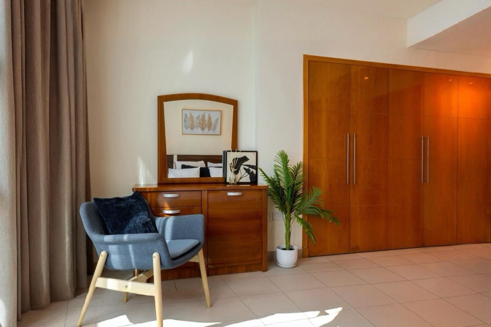Elegant Escapes - 1b With Marina, Ain View Apartment