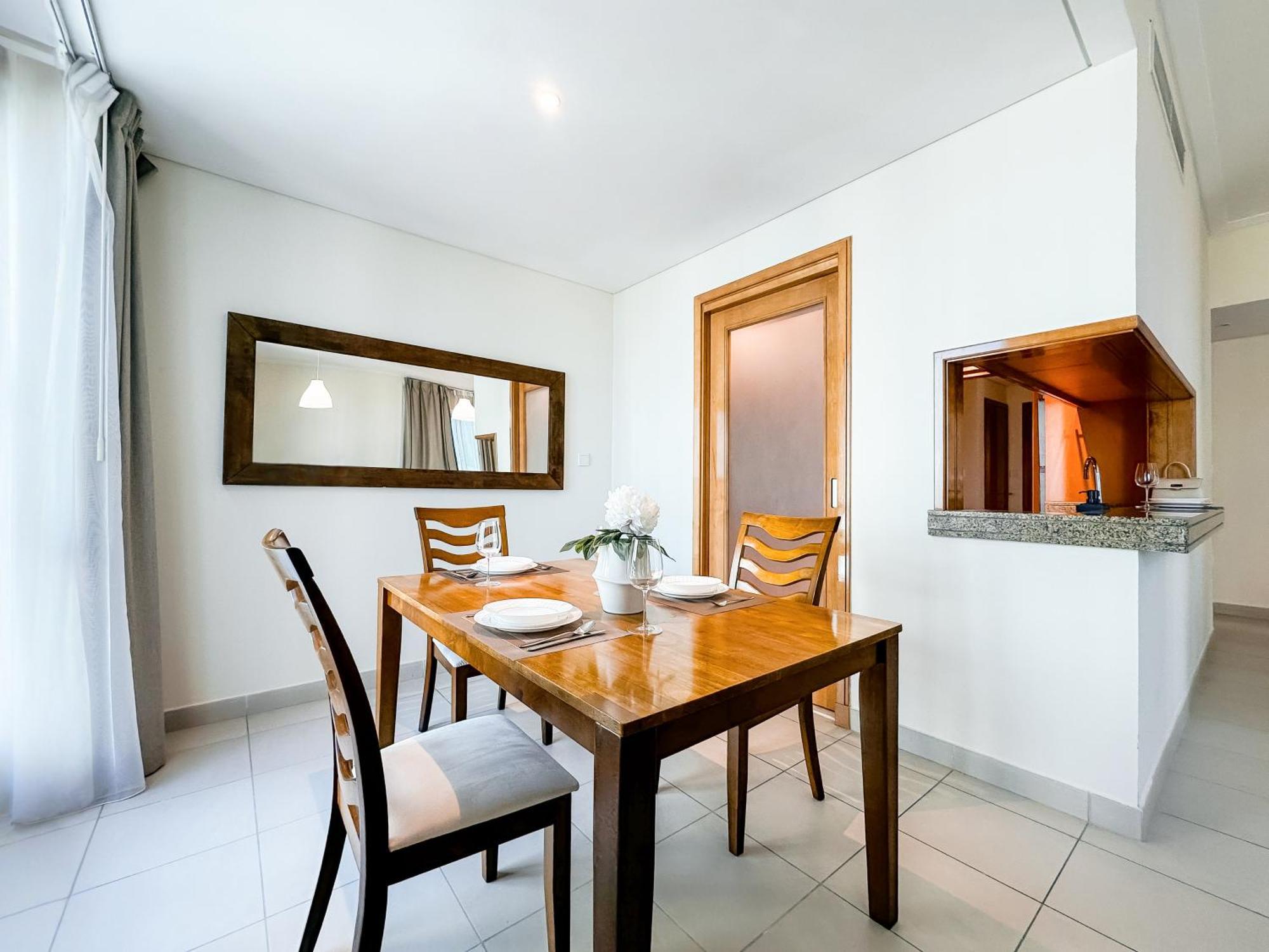 Elegant Escapes - 1b With Marina, Ain View Apartment *