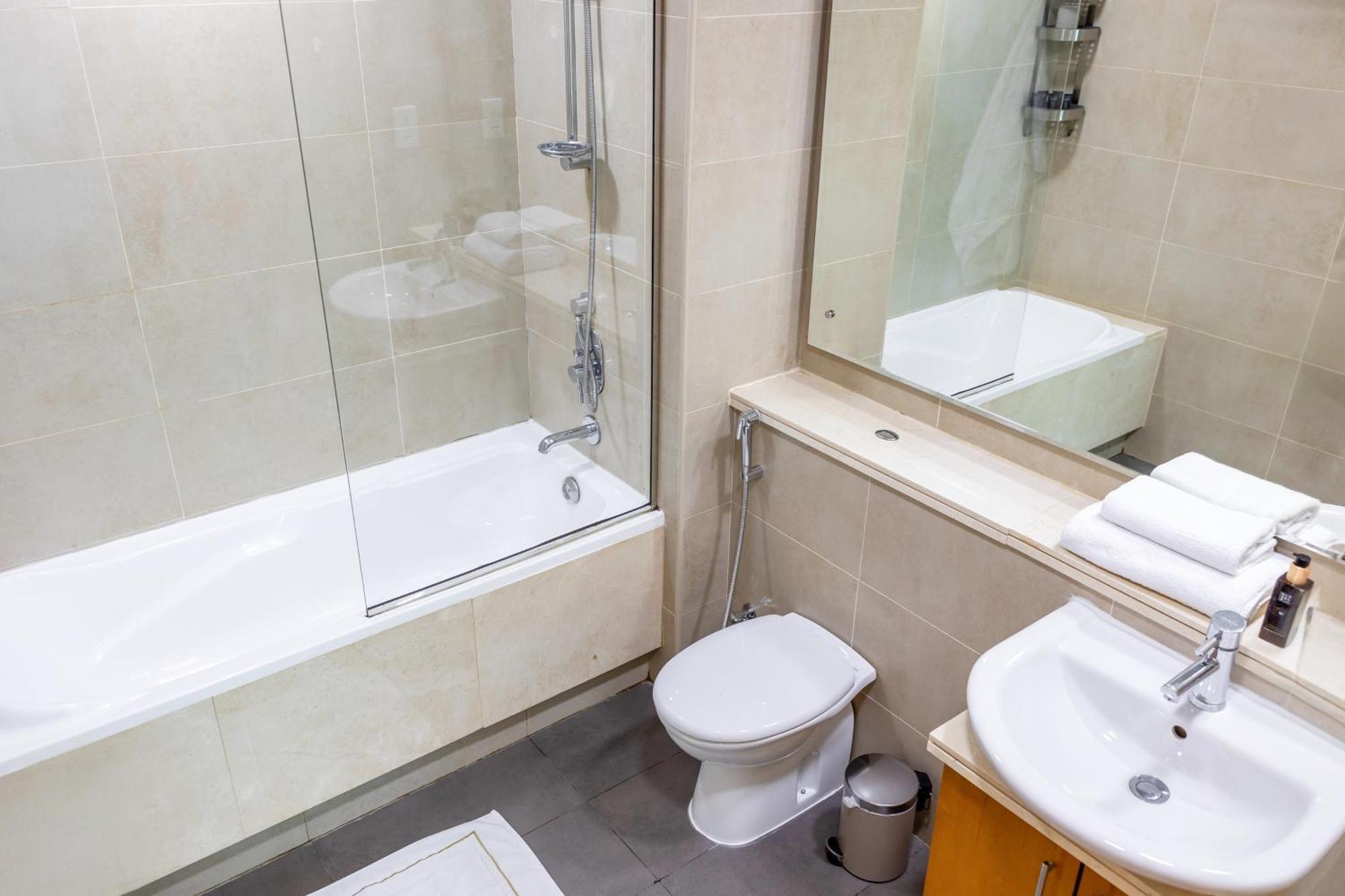 Elegant Escapes - 1b With Marina, Ain View * Dubai