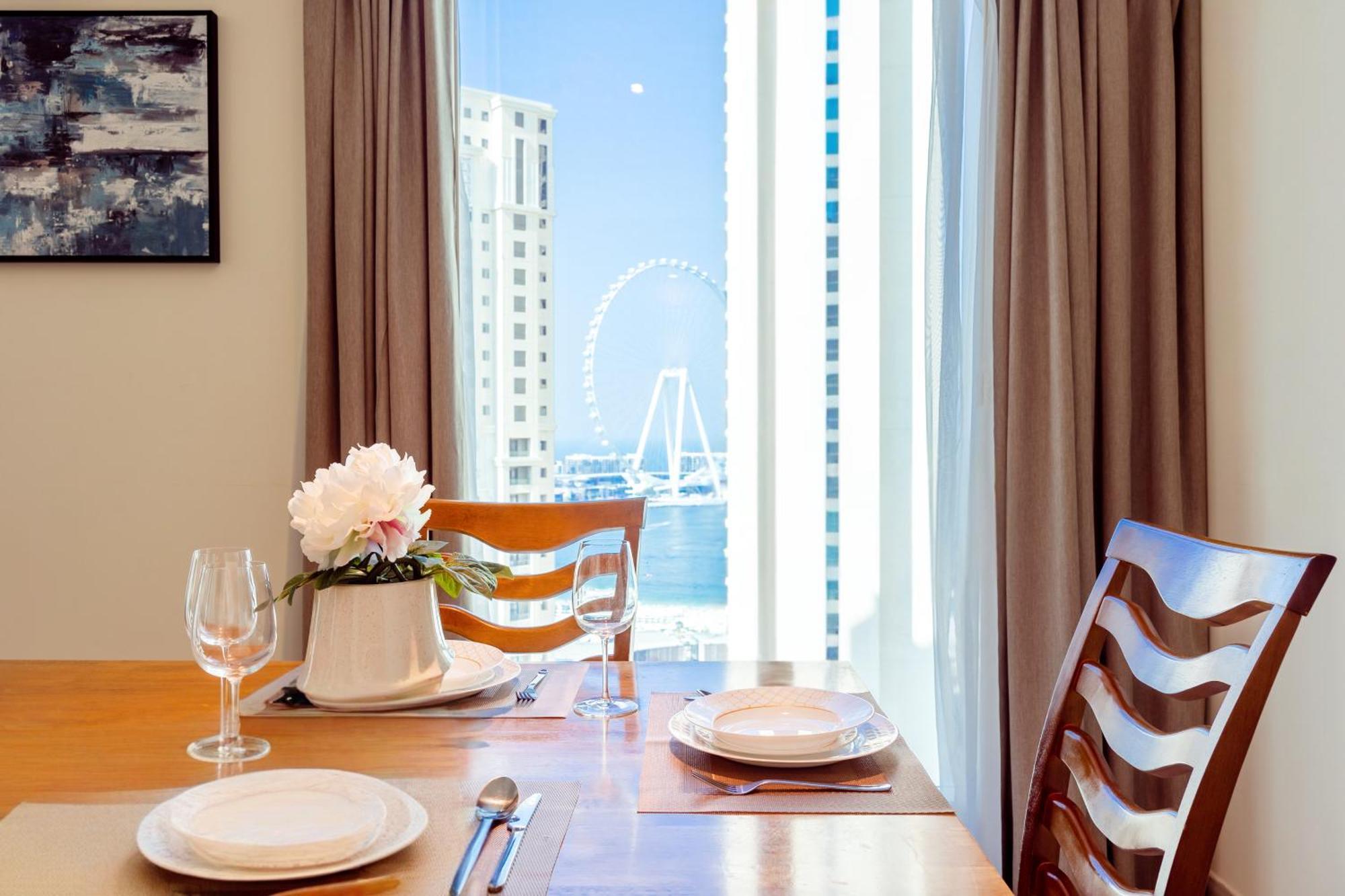 Elegant Escapes - 1b With Marina, Ain View Apartment Dubai