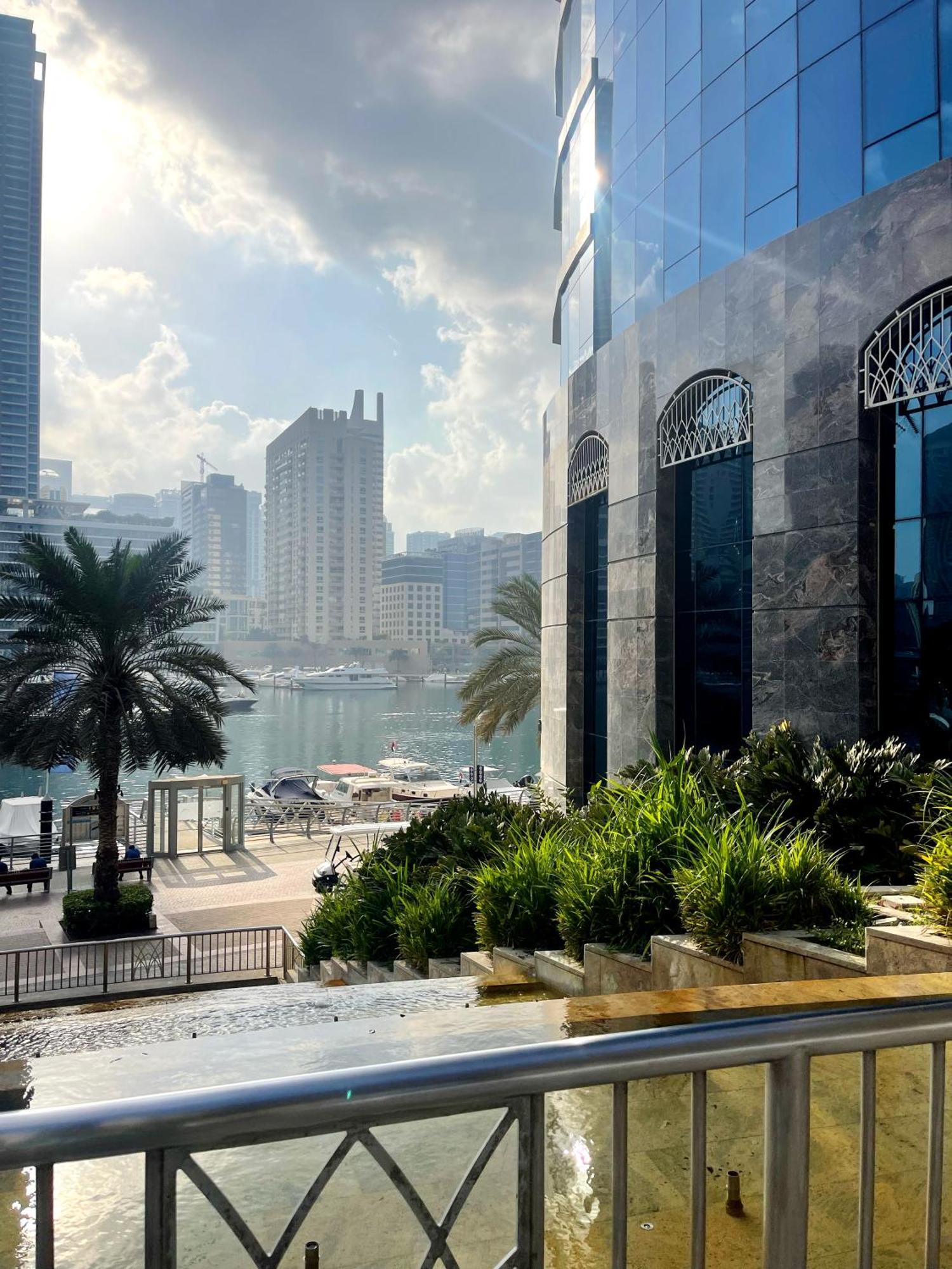 Elegant Escapes - 1b With Marina, Ain View Apartment