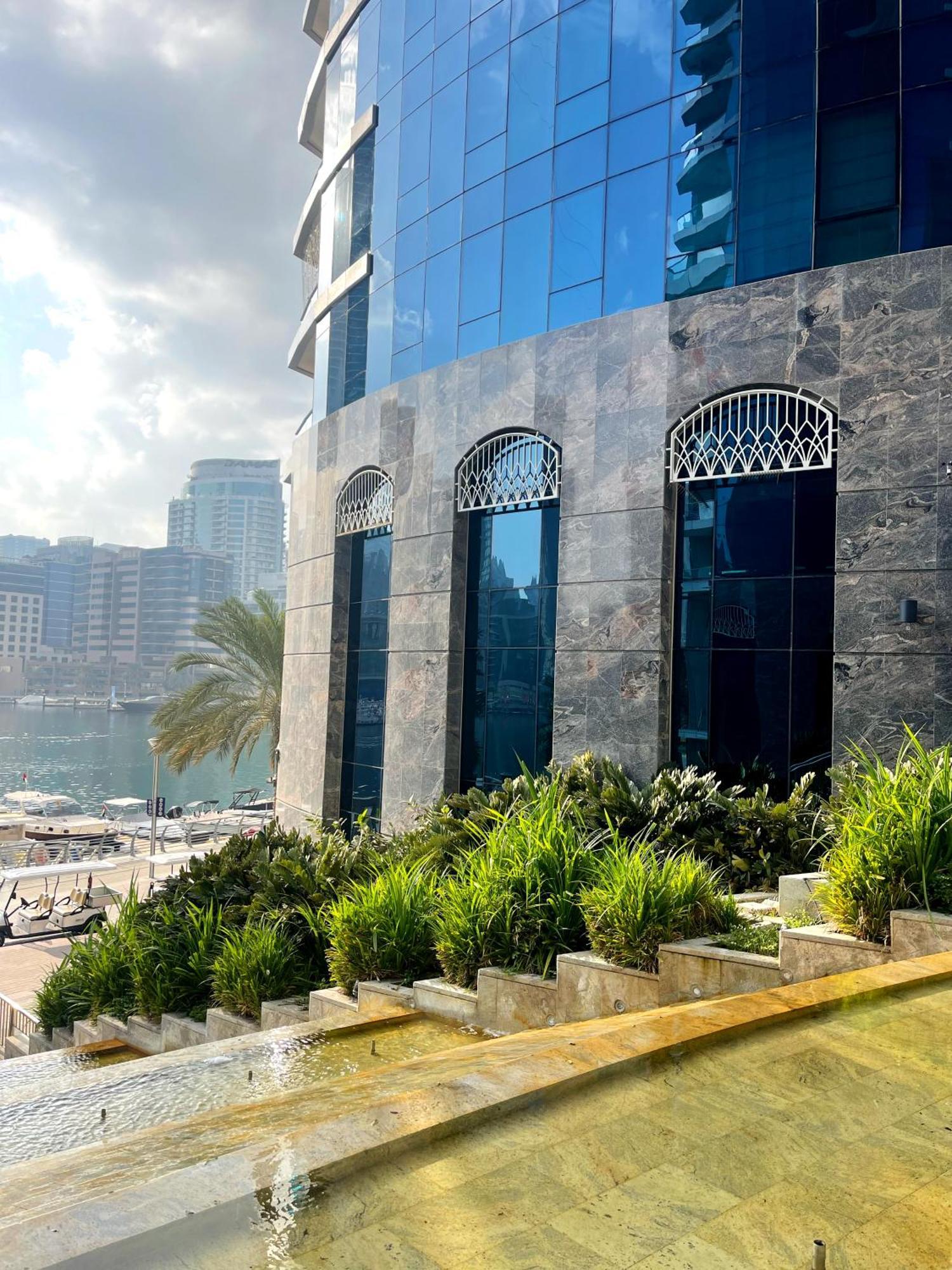 Elegant Escapes - 1b With Marina, Ain View Dubai