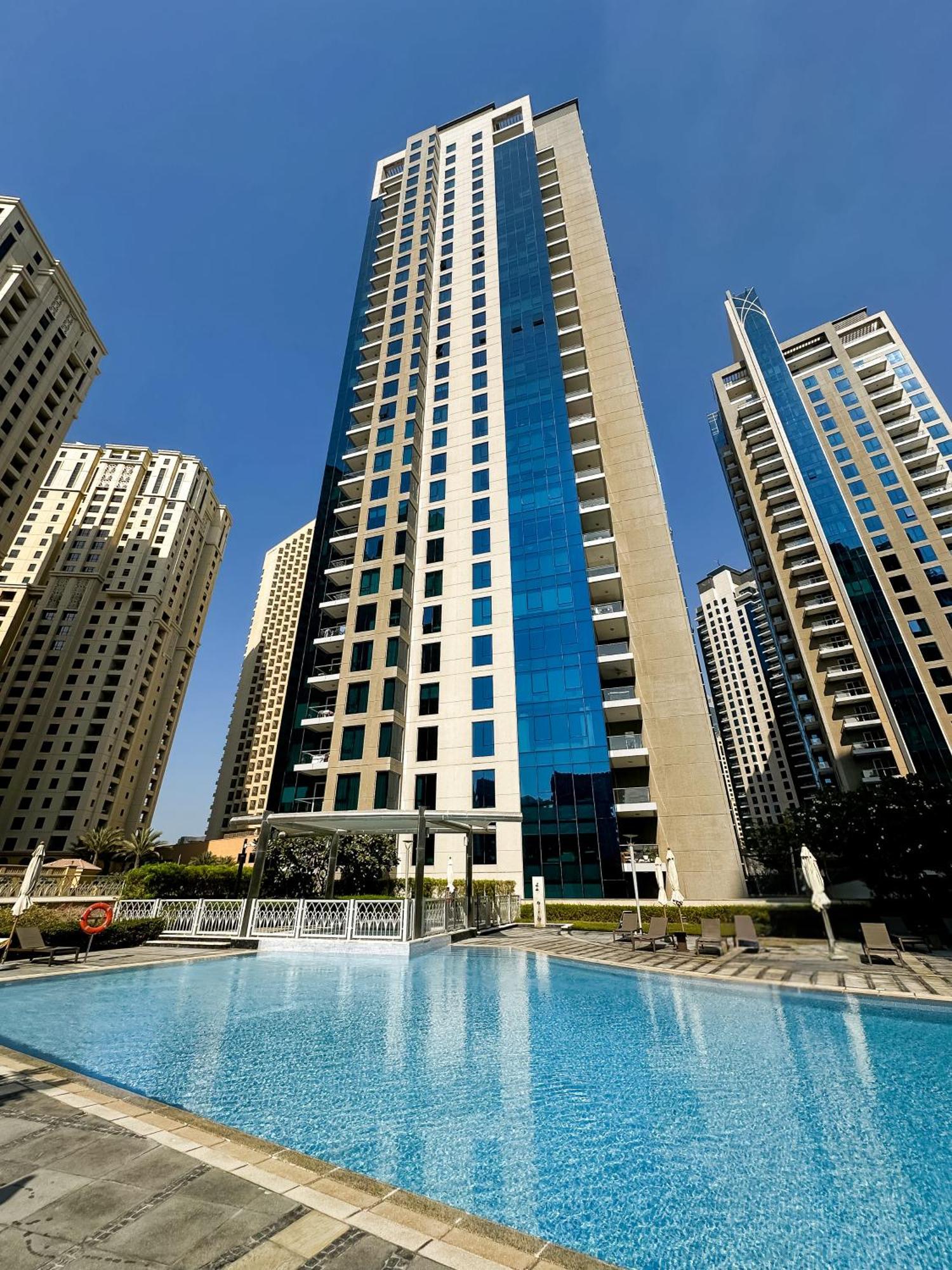 Elegant Escapes - 1b With Marina, Ain View Apartment