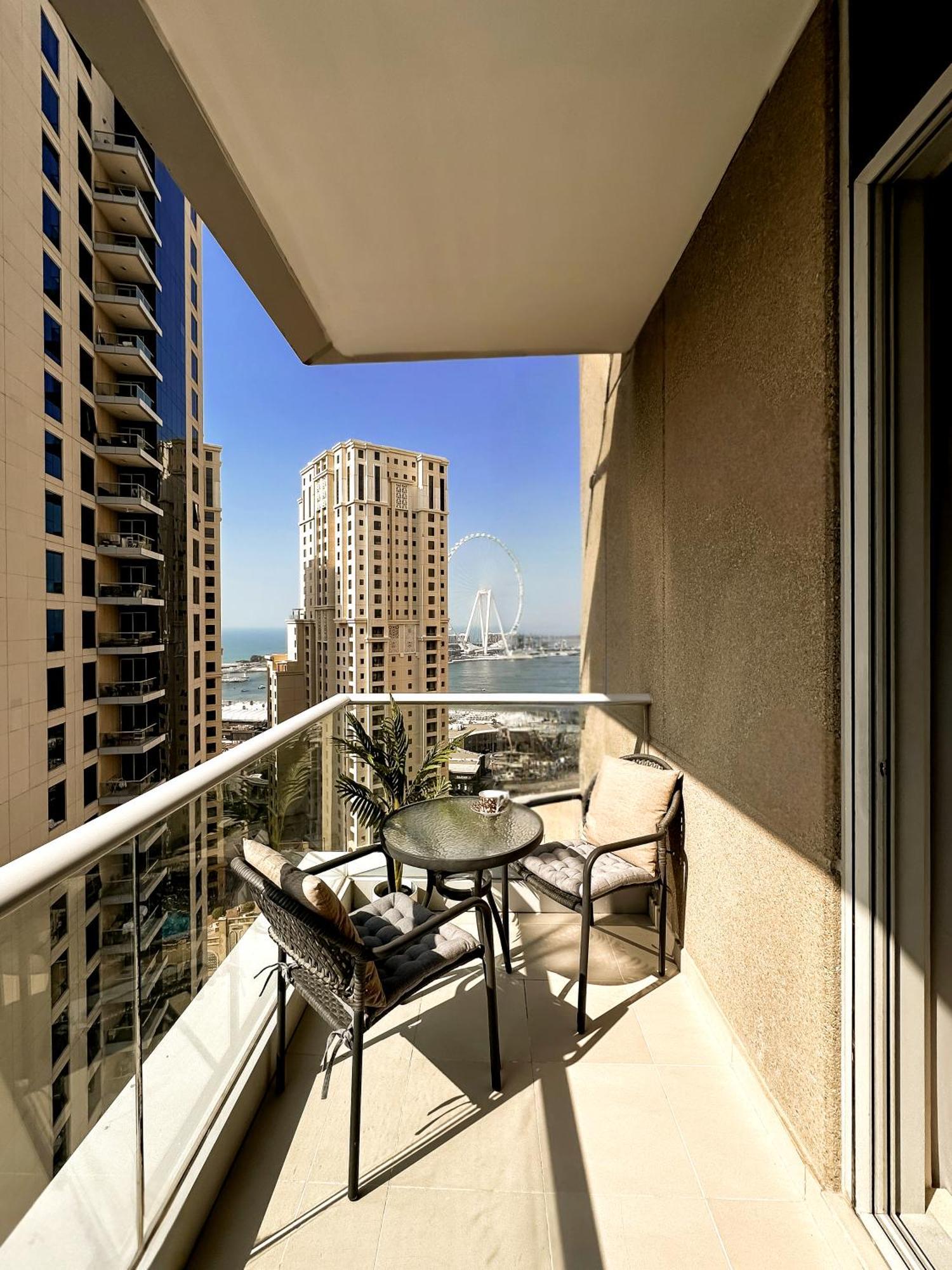 Elegant Escapes - 1b With Marina, Ain View Apartment Dubai