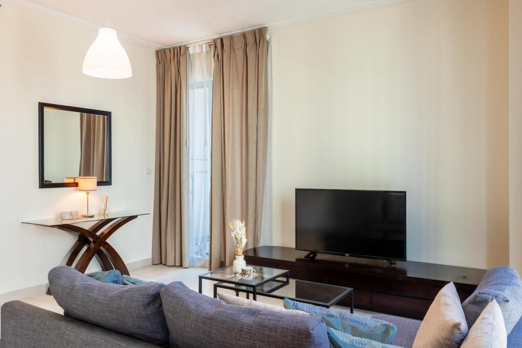 Apartment Elegant Escapes - 1b With Marina, Ain View