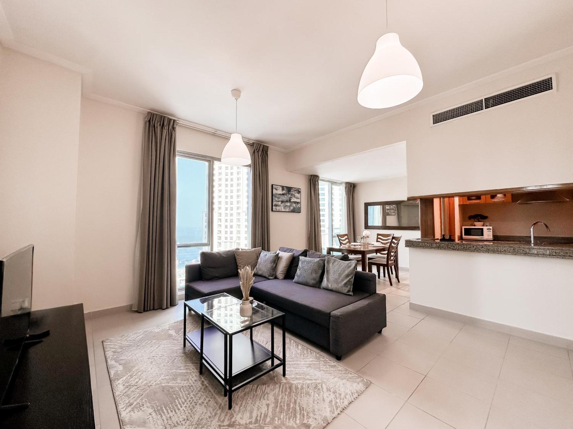 Elegant Escapes - 1b With Marina, Ain View Dubai