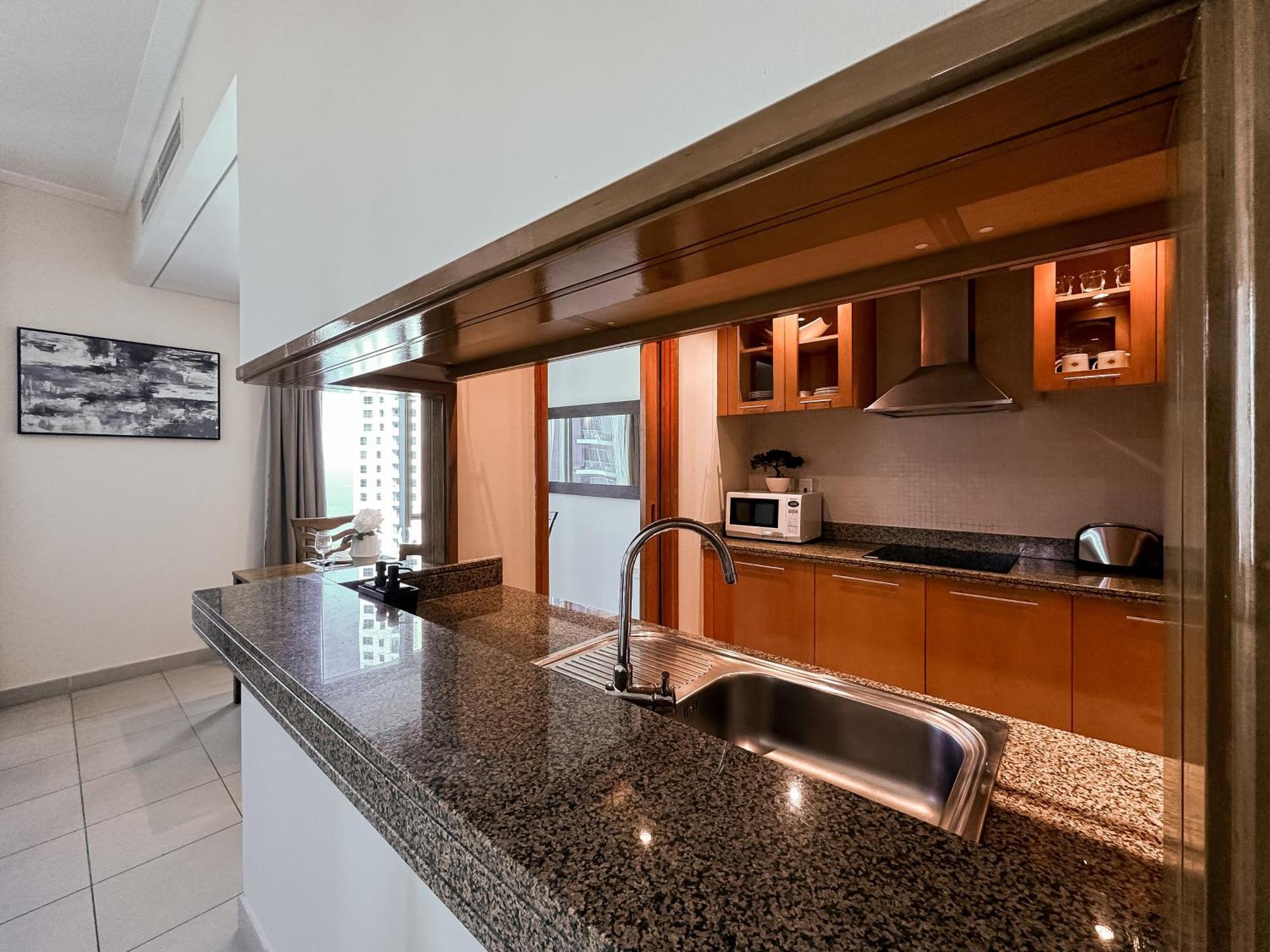 Elegant Escapes - 1b With Marina, Ain View Apartment