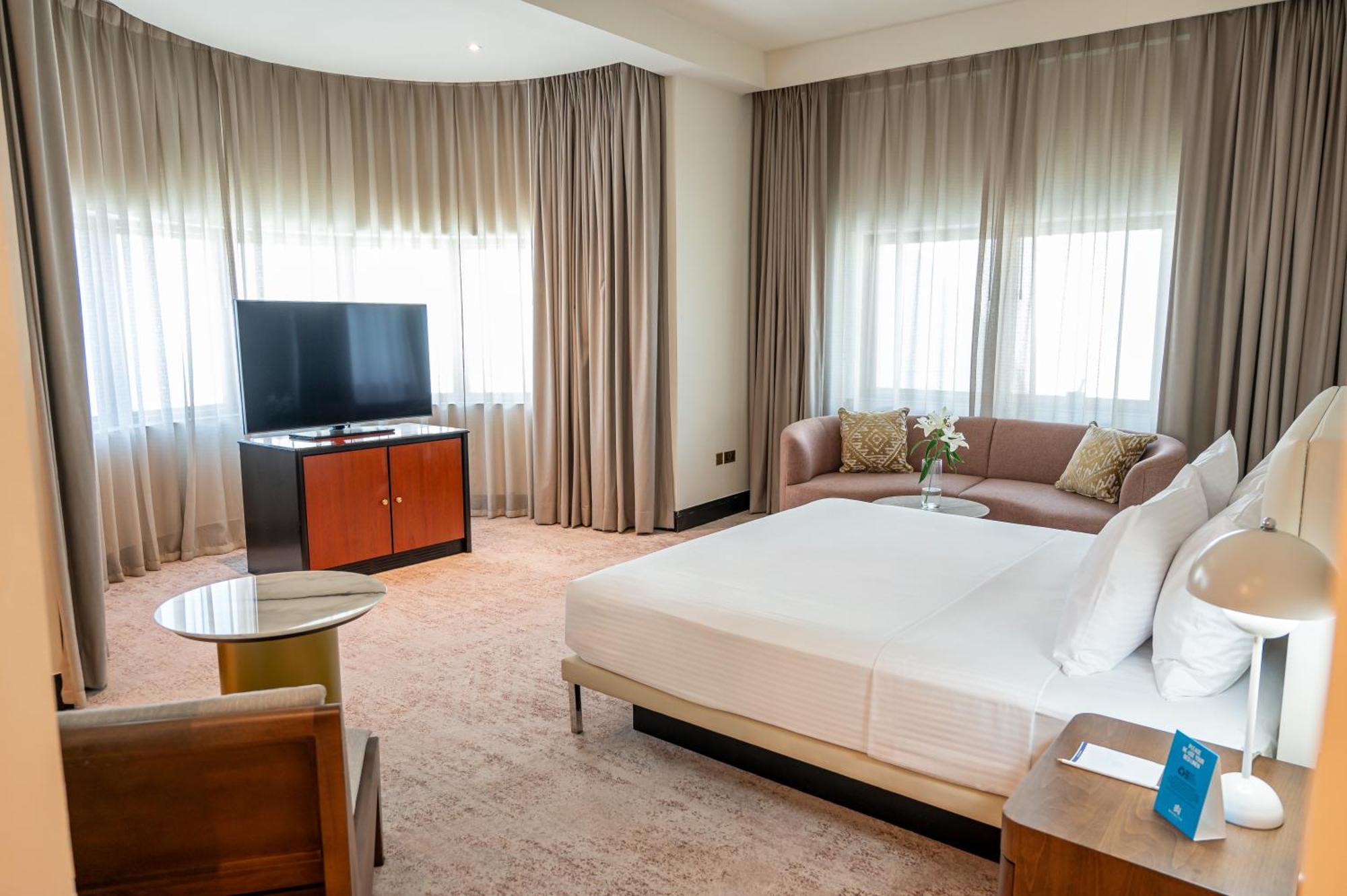 Majestic Cove - Formerly Le Meridien Fairway Dubai