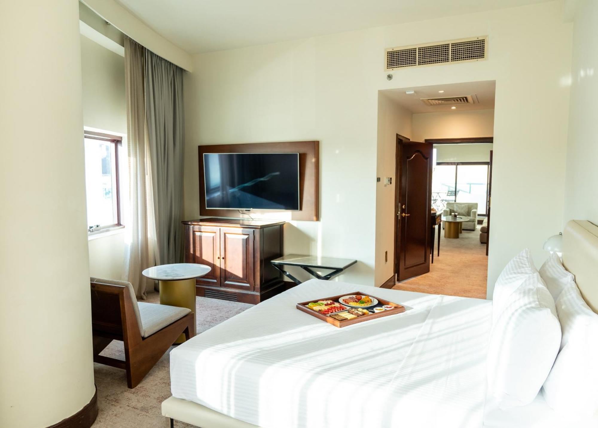 Majestic Cove - Formerly Le Meridien Fairway 4* Dubai