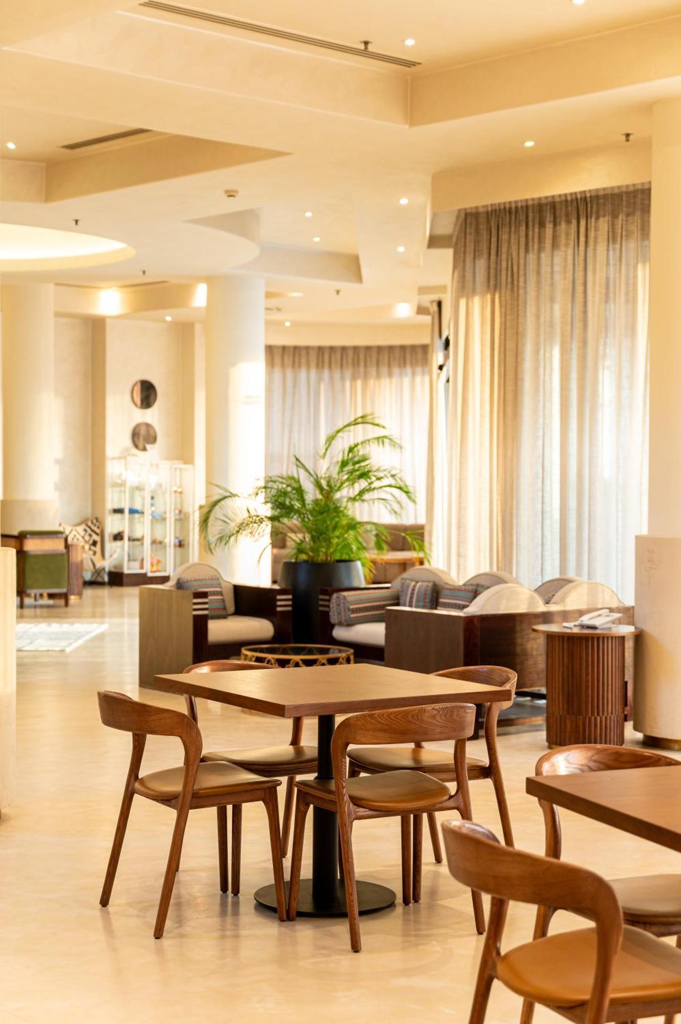 Majestic Cove - Formerly Le Meridien Fairway Otel 4*