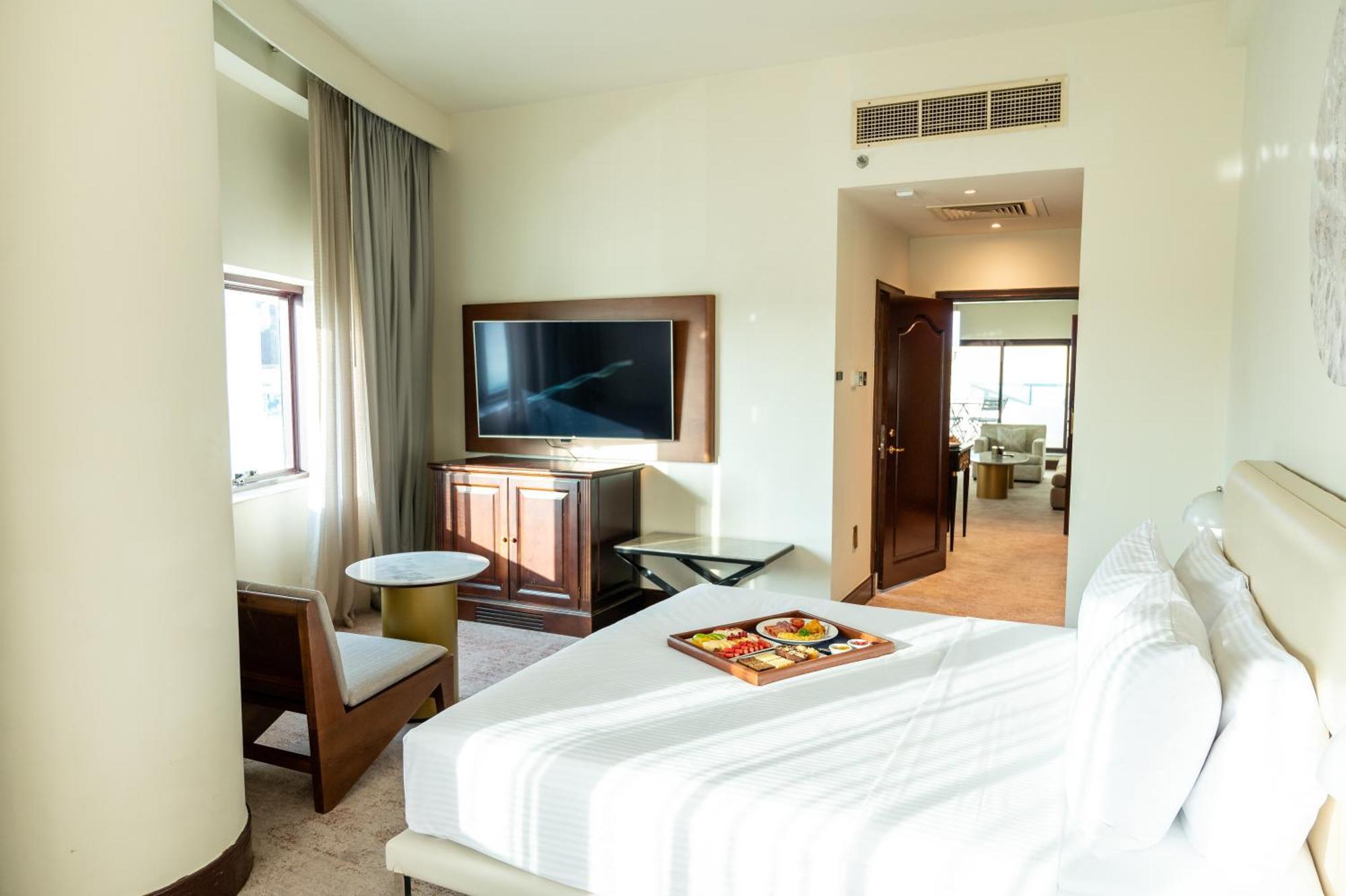Majestic Cove - Formerly Le Meridien Fairway Otel Dubai
