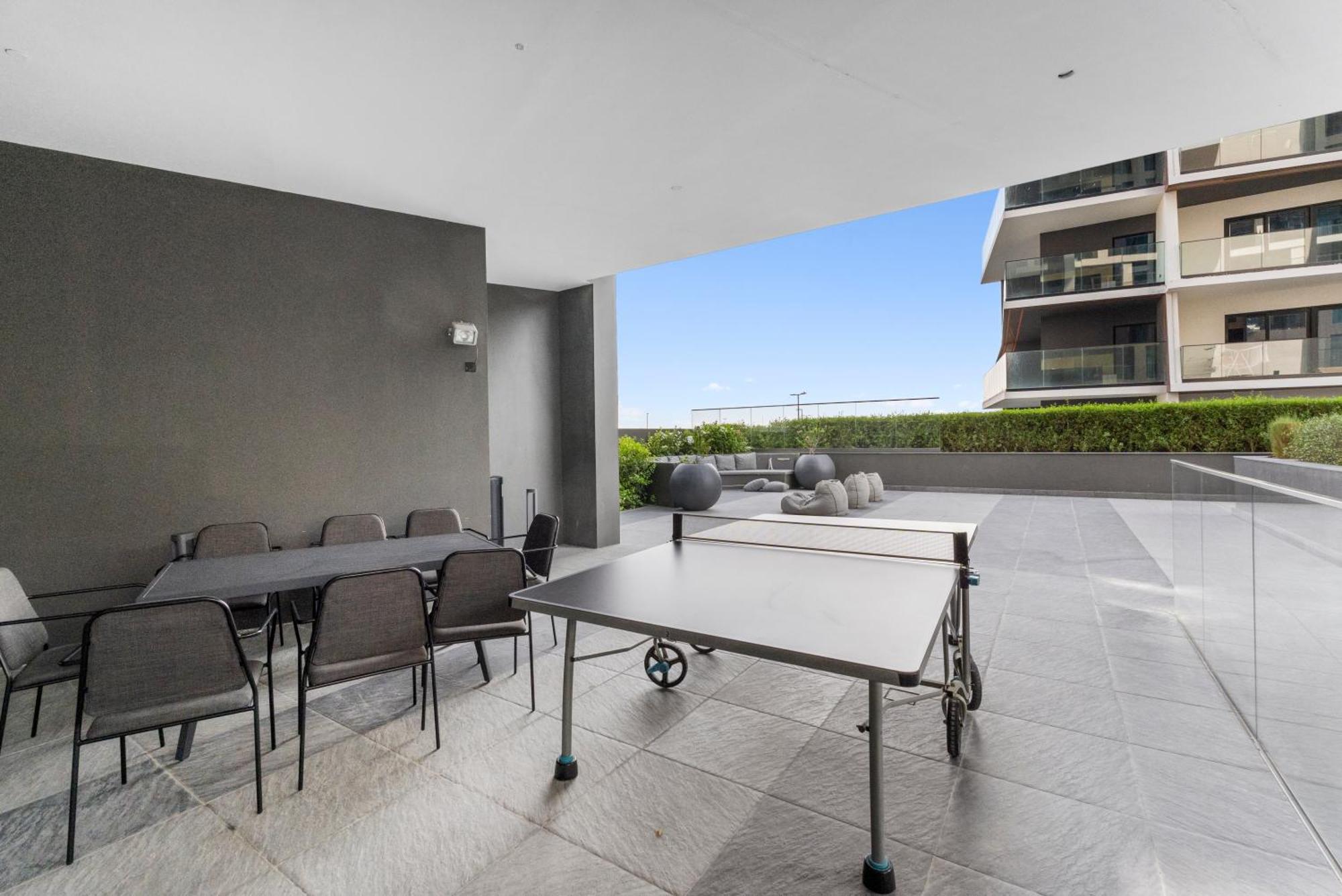 Waves - Modern With Balcony In Business Bay Apartment Dubai