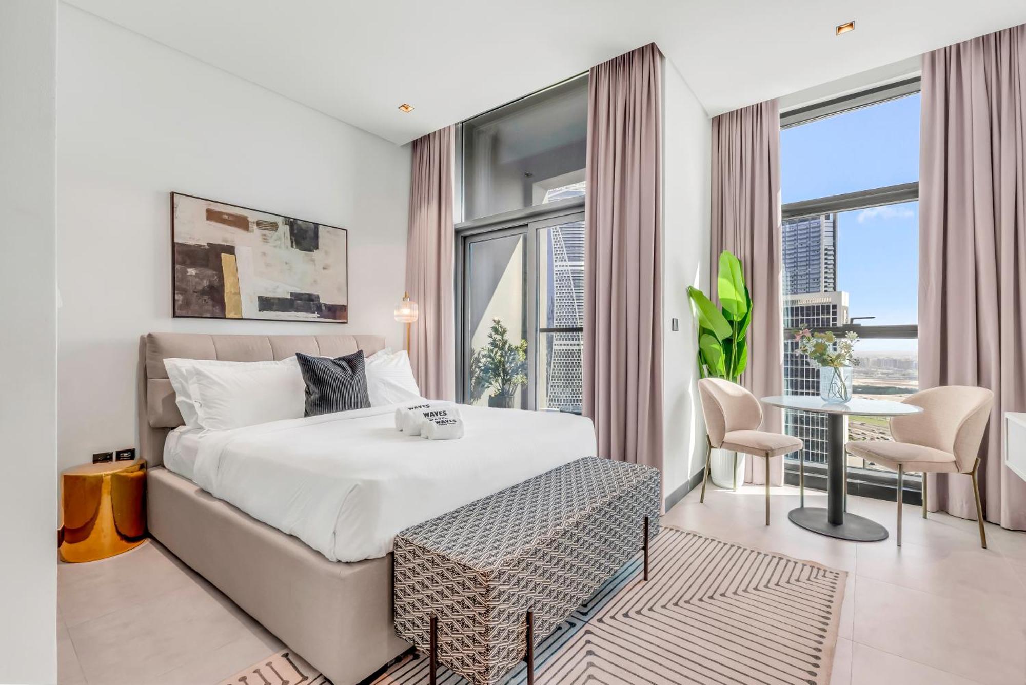 Waves - Modern With Balcony In Business Bay Dubai