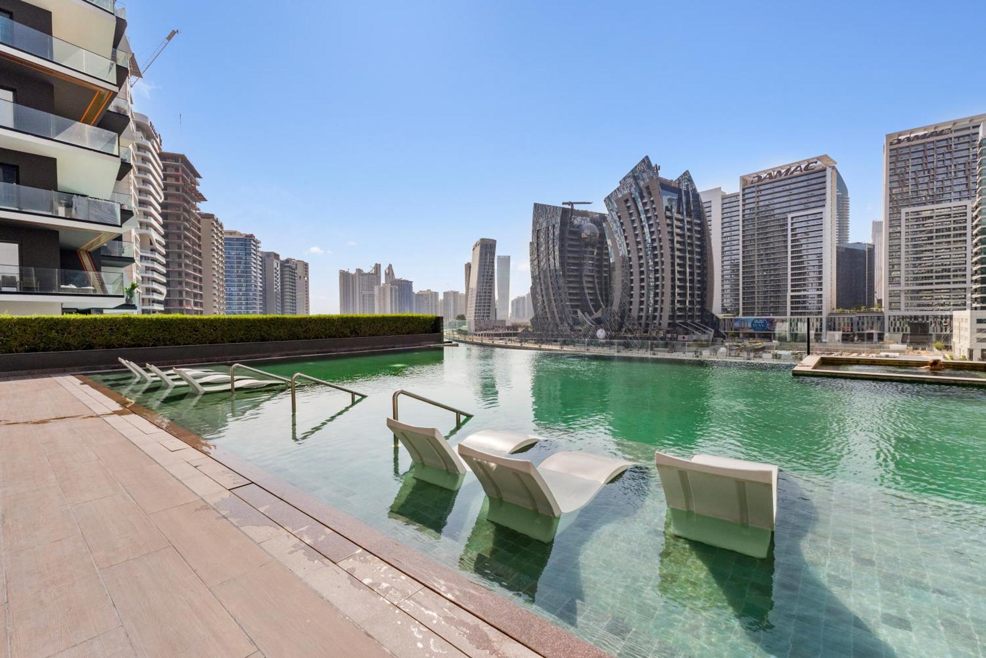 Waves - Modern With Balcony In Business Bay Dubai