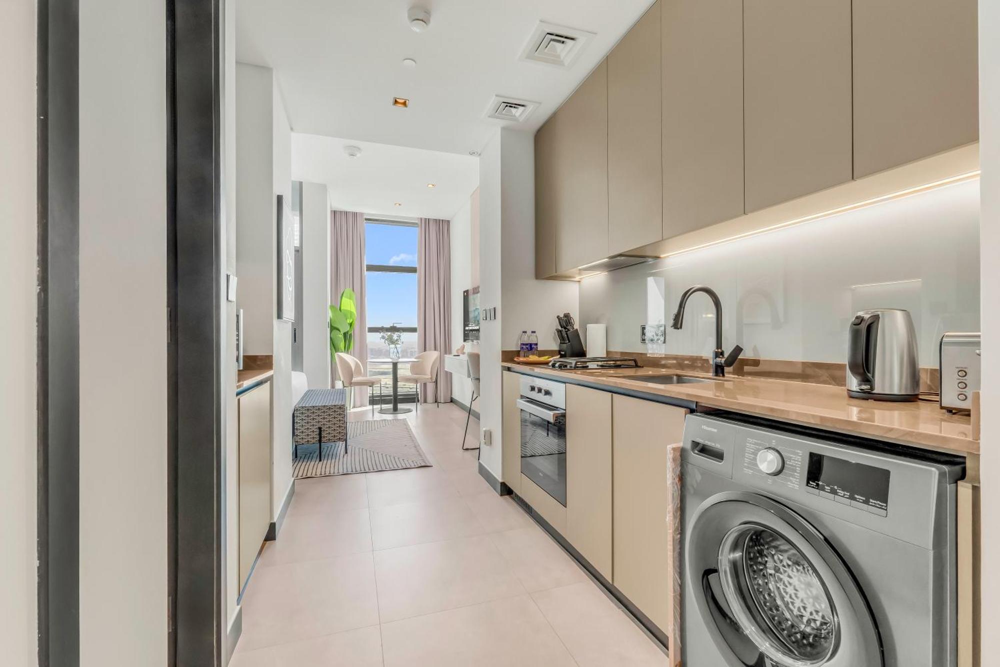 Waves - Modern With Balcony In Business Bay Apartment *