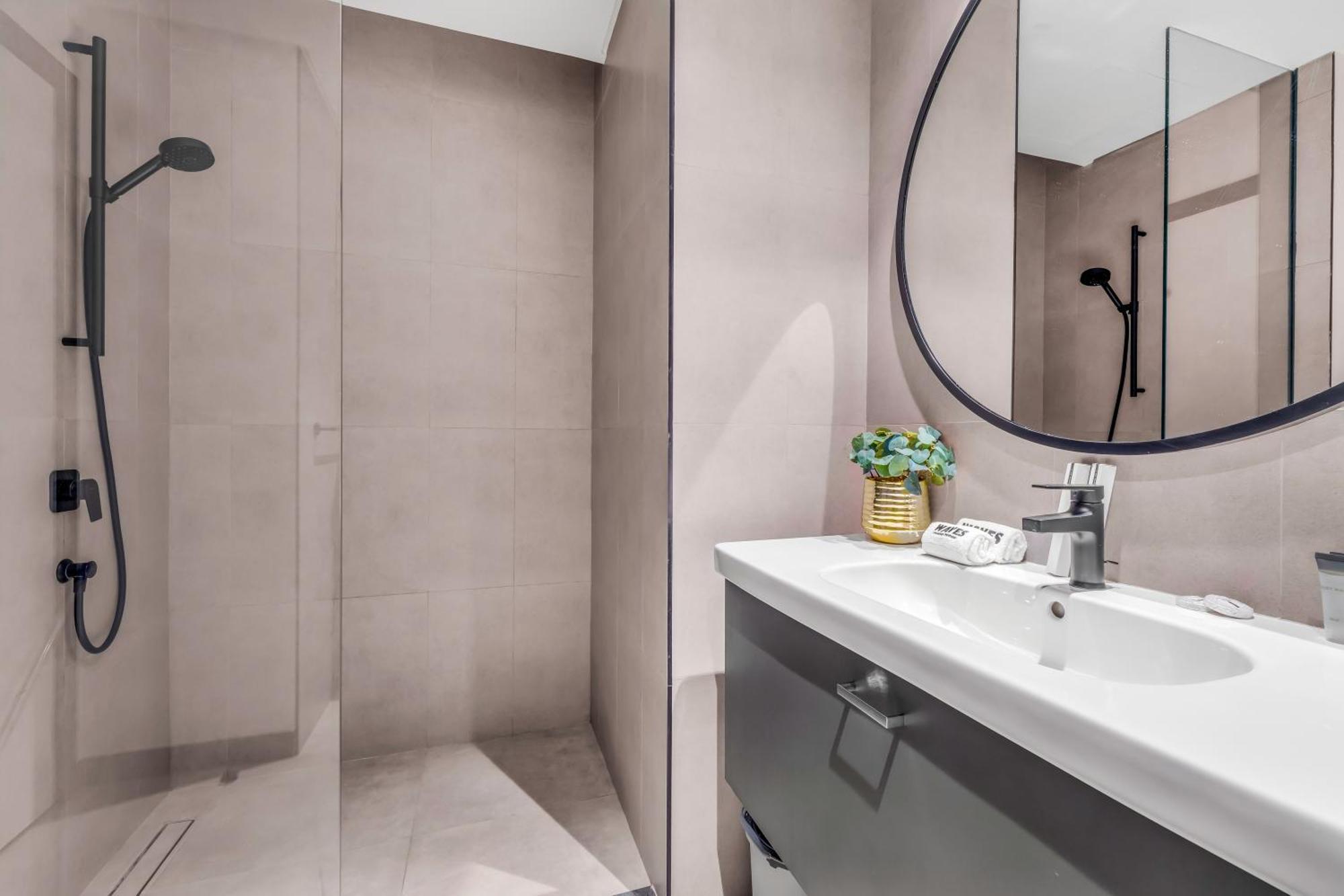 Apartment Waves - Modern With Balcony In Business Bay *