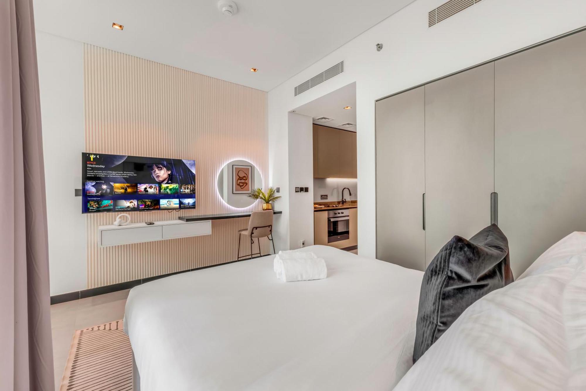 Waves - Modern With Balcony In Business Bay Apartment Dubai