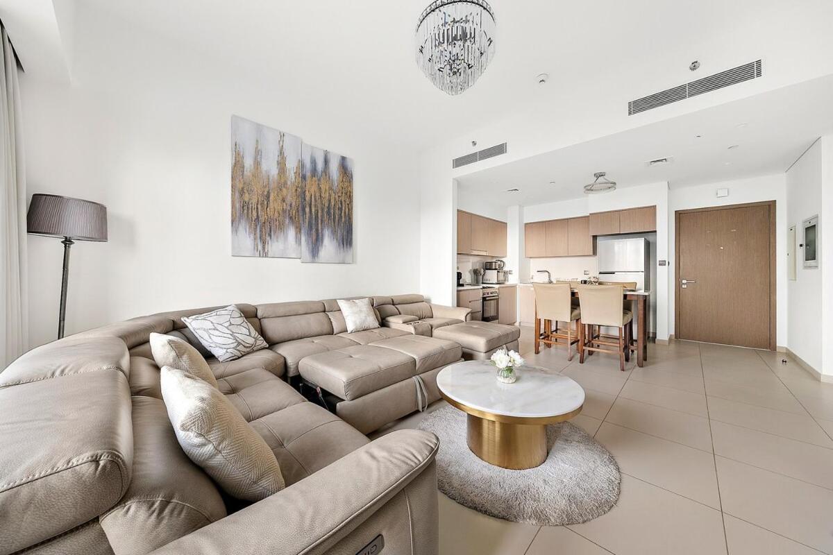 Daire First Class 2br Mesmerizing Views Dubai