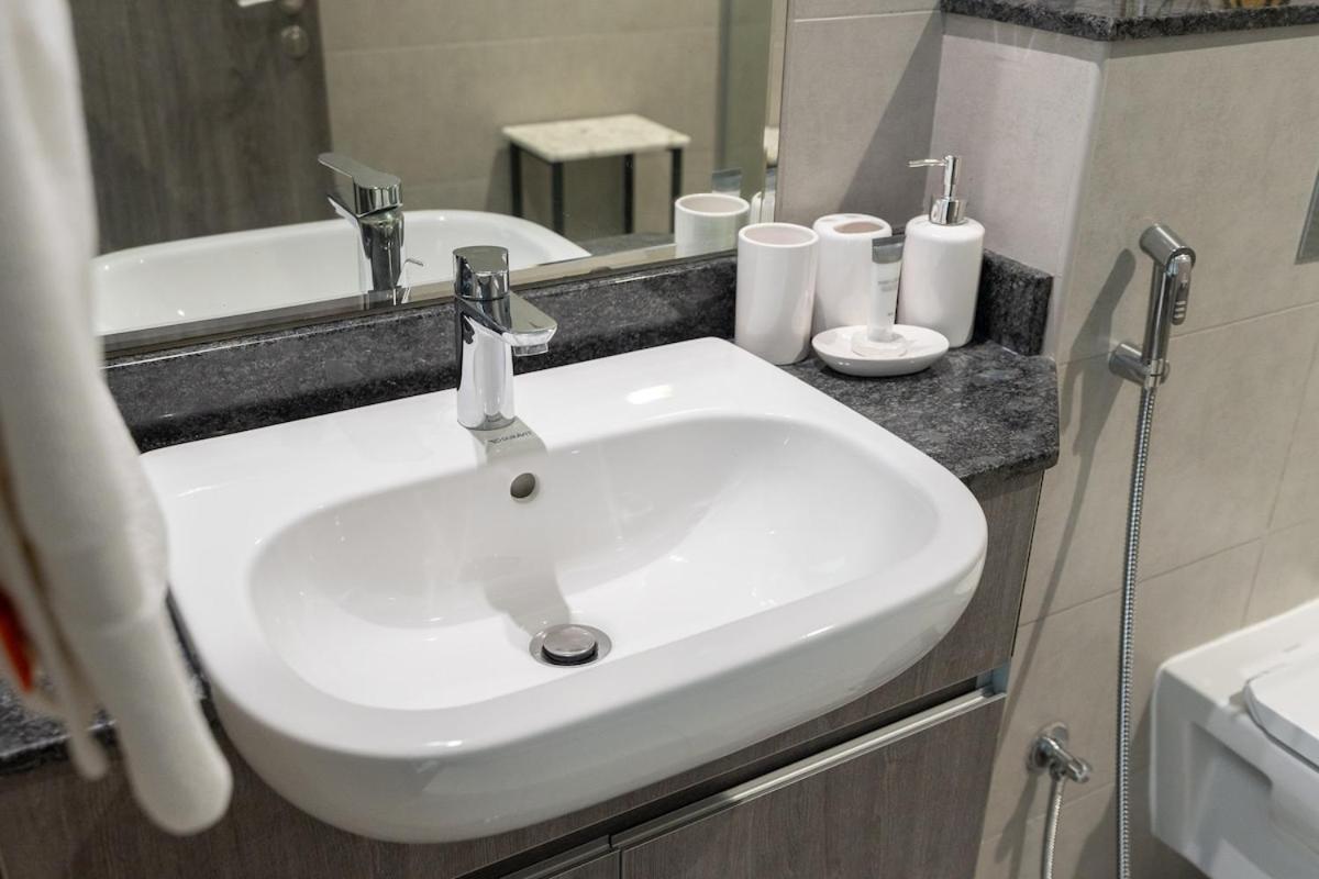 Bright And Warm 2-bedroom In Al Barsha Apartment