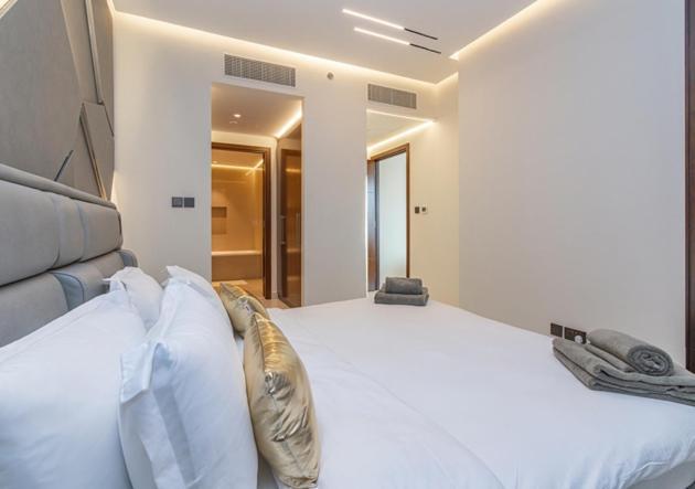 Modern Stylish 2 Bedroom With Burj Khalifa View Apartment